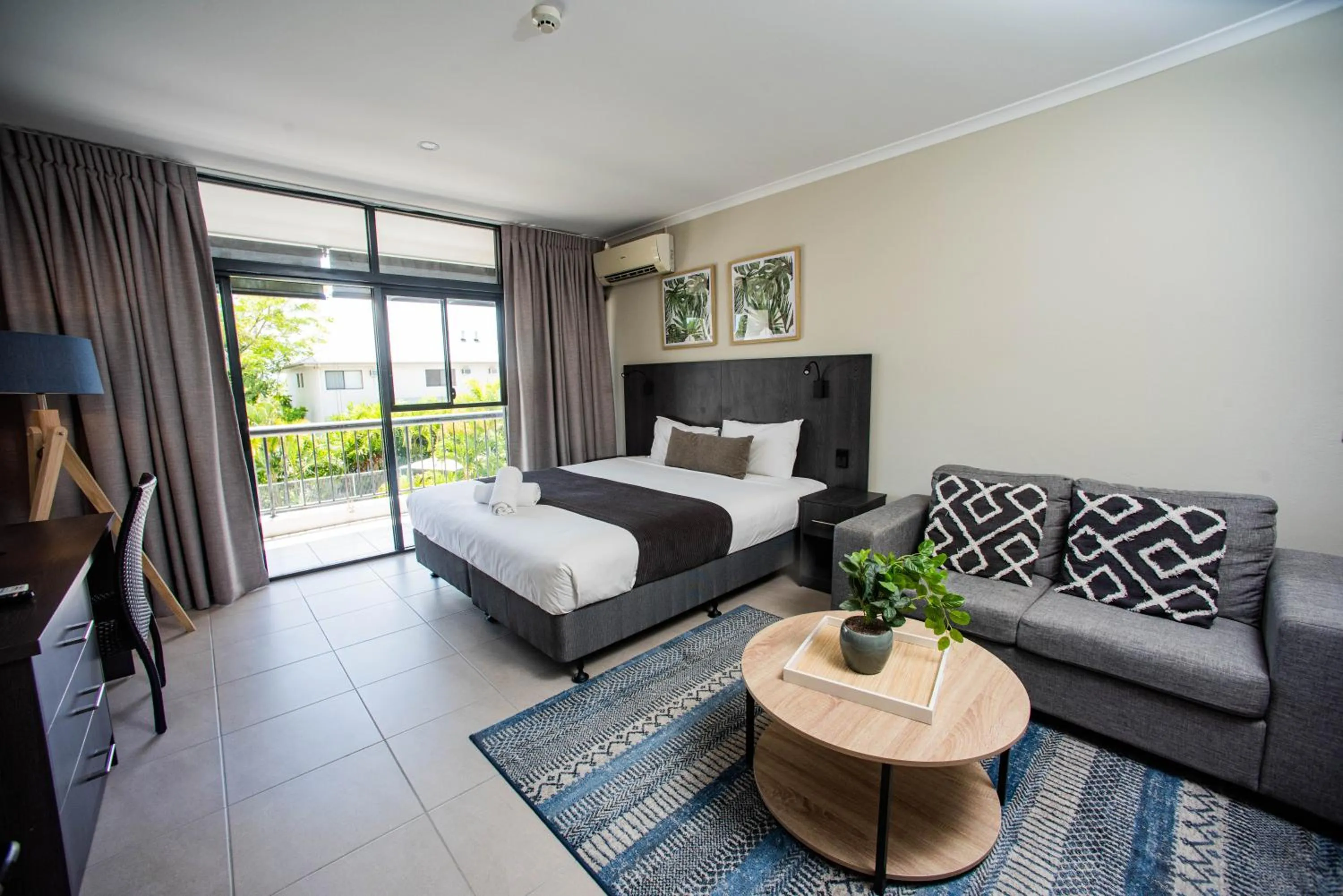 Photo of the whole room, Bed in Alivio Hotel Cairns