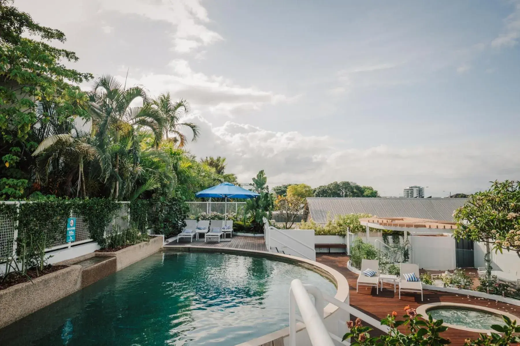 Alivio Hotel Cairns Alivio Hotel Cairns