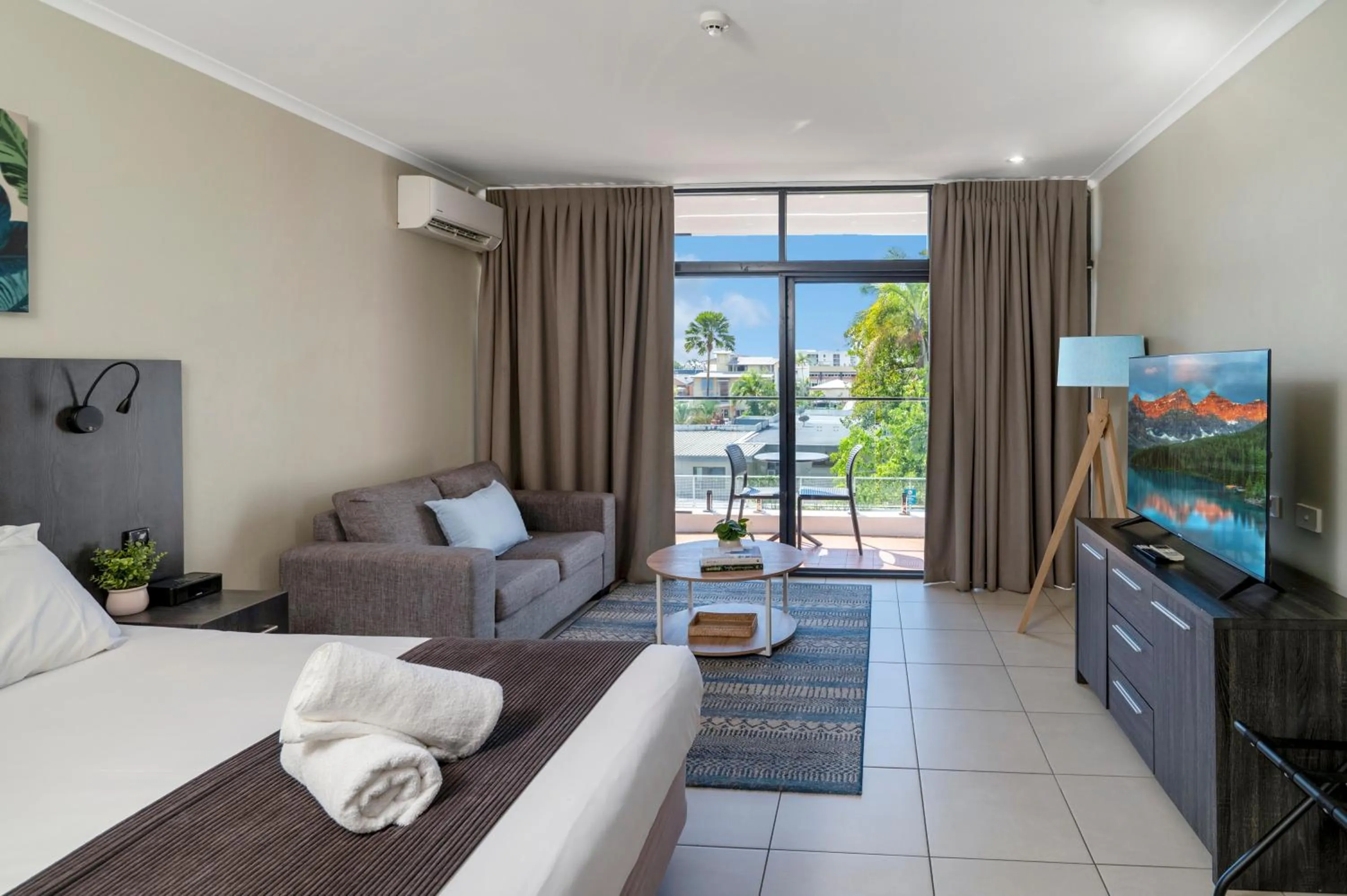 Bed in Alivio Hotel Cairns