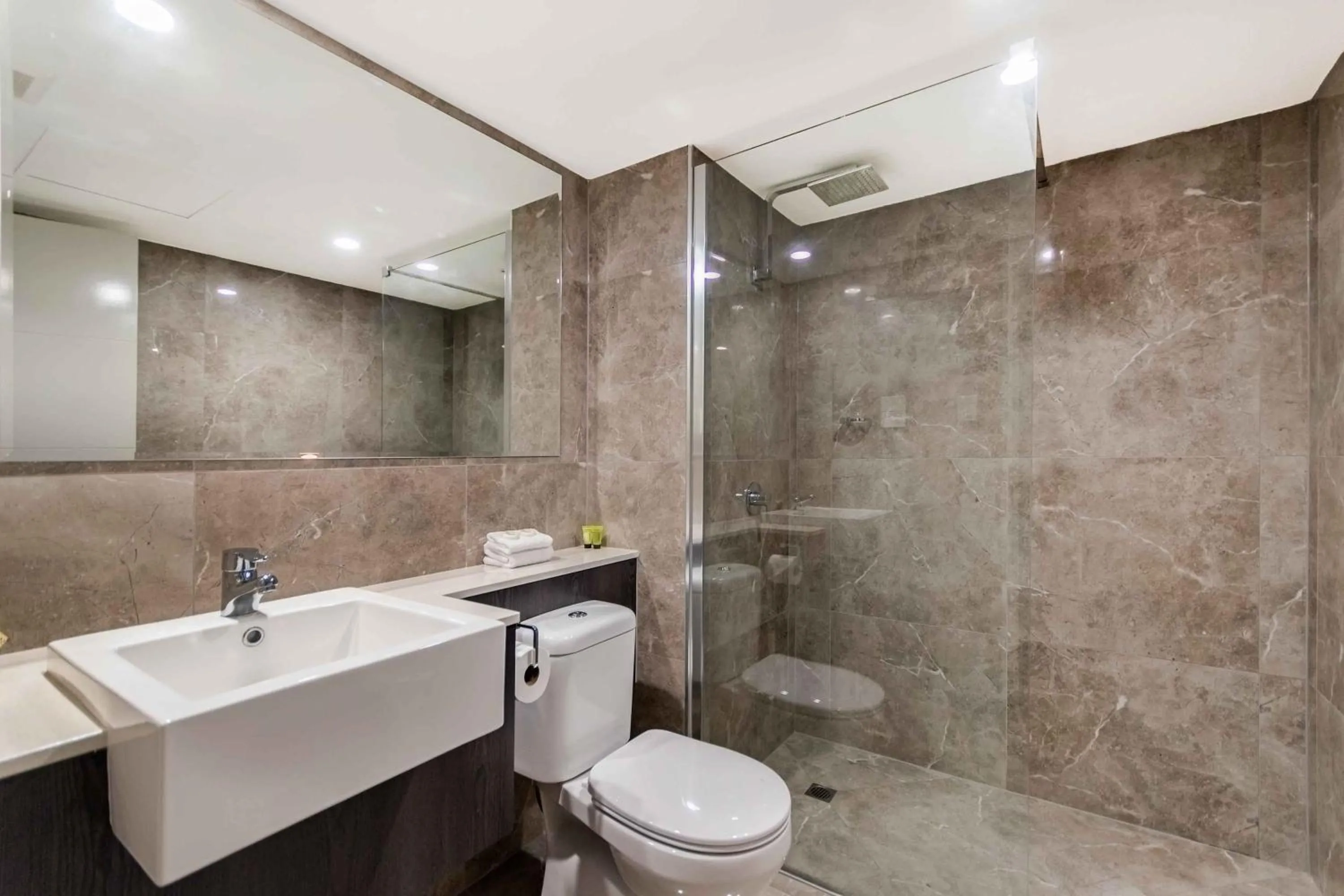 Bathroom in Alivio Hotel Cairns