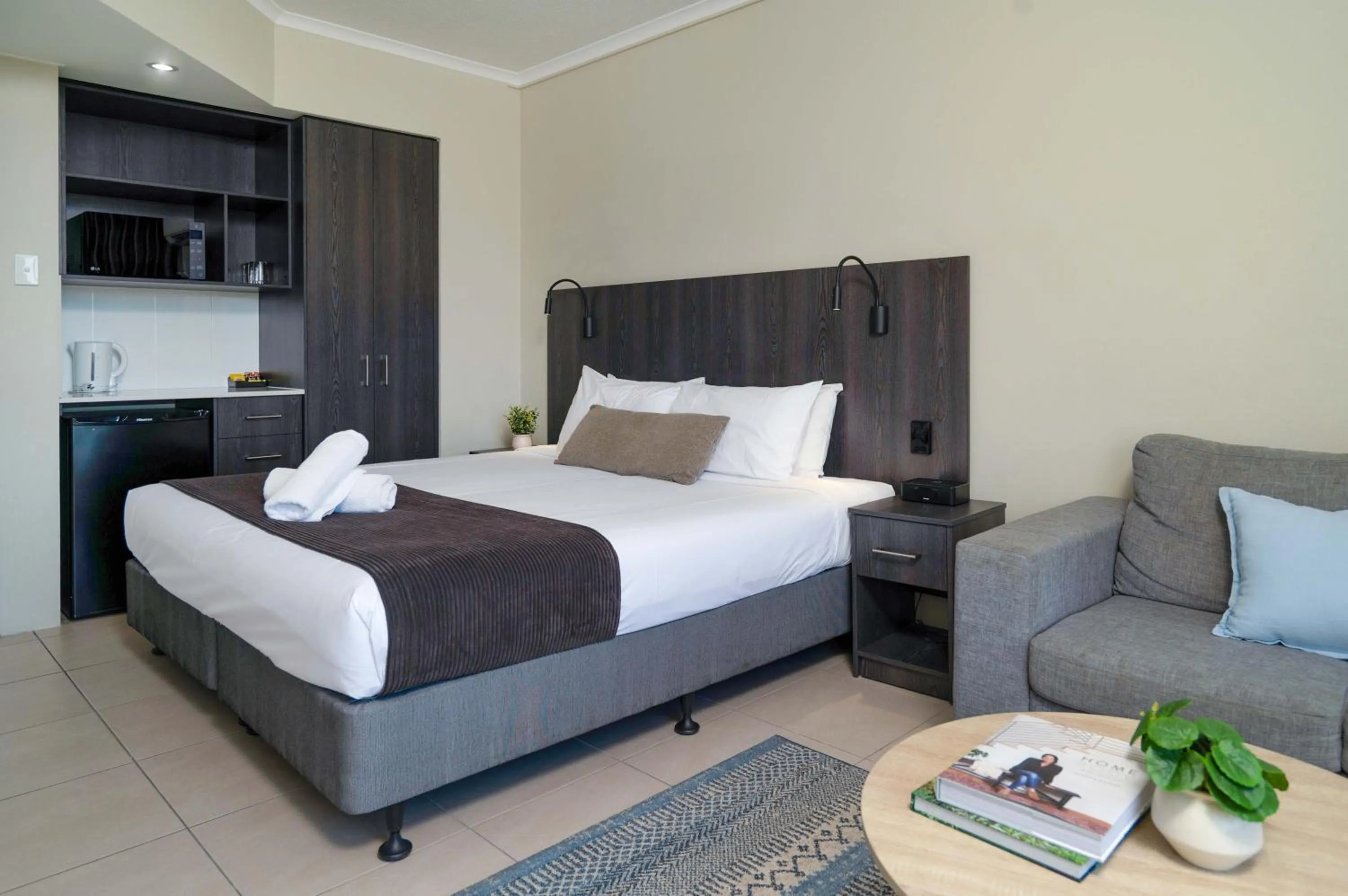 Bed in Alivio Hotel Cairns