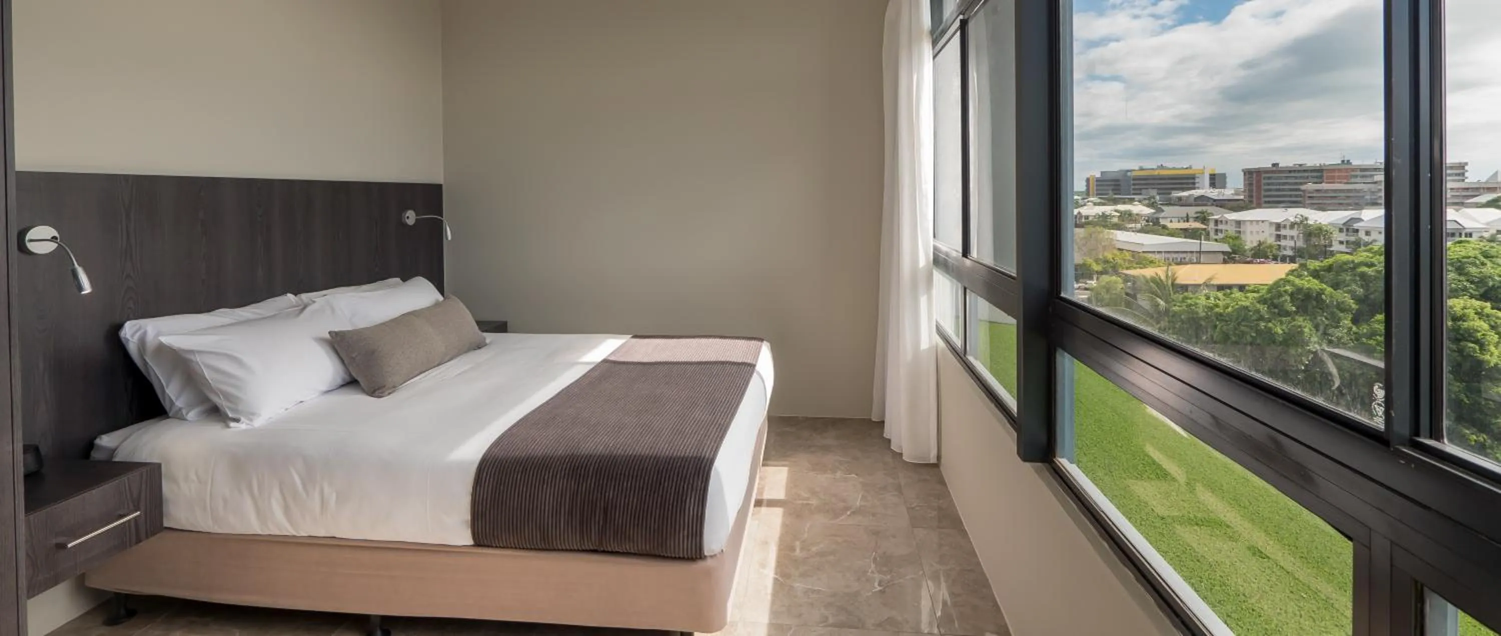 Bird's eye view, Bed in Alivio Hotel Cairns