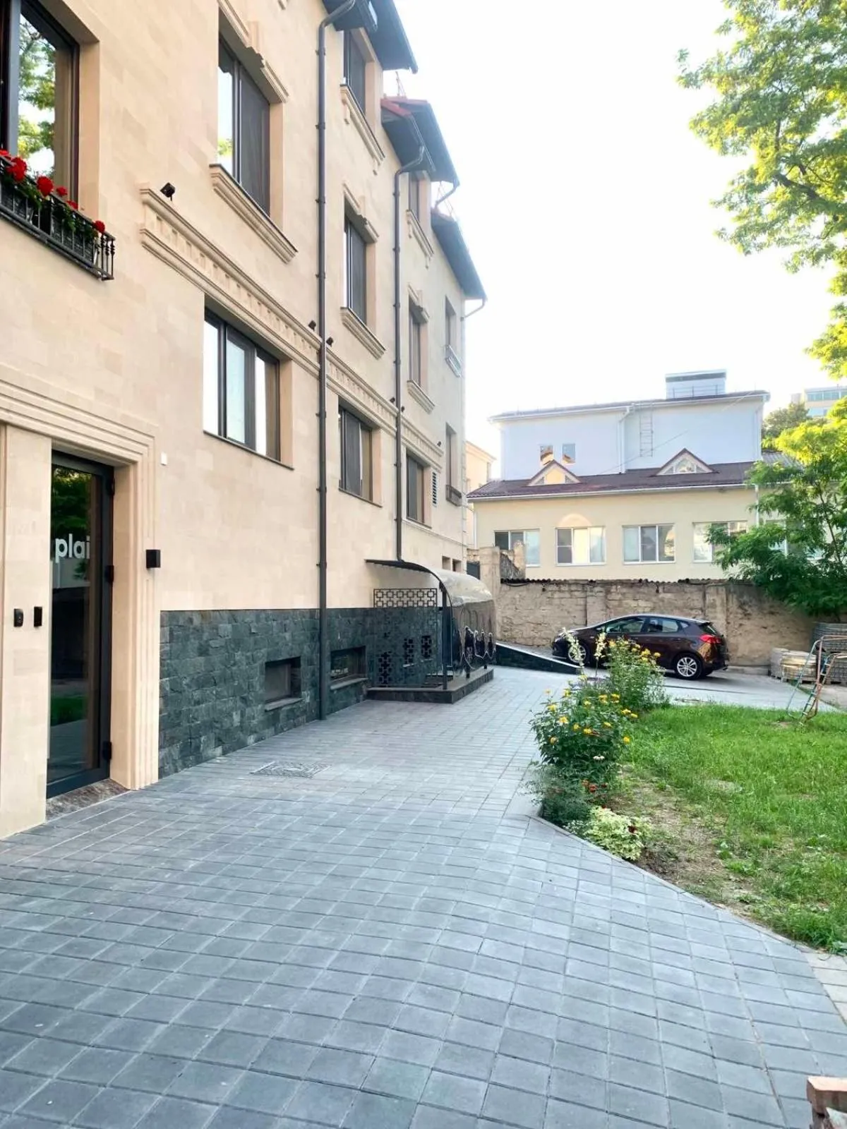 Quiet street view in Plai Hotel