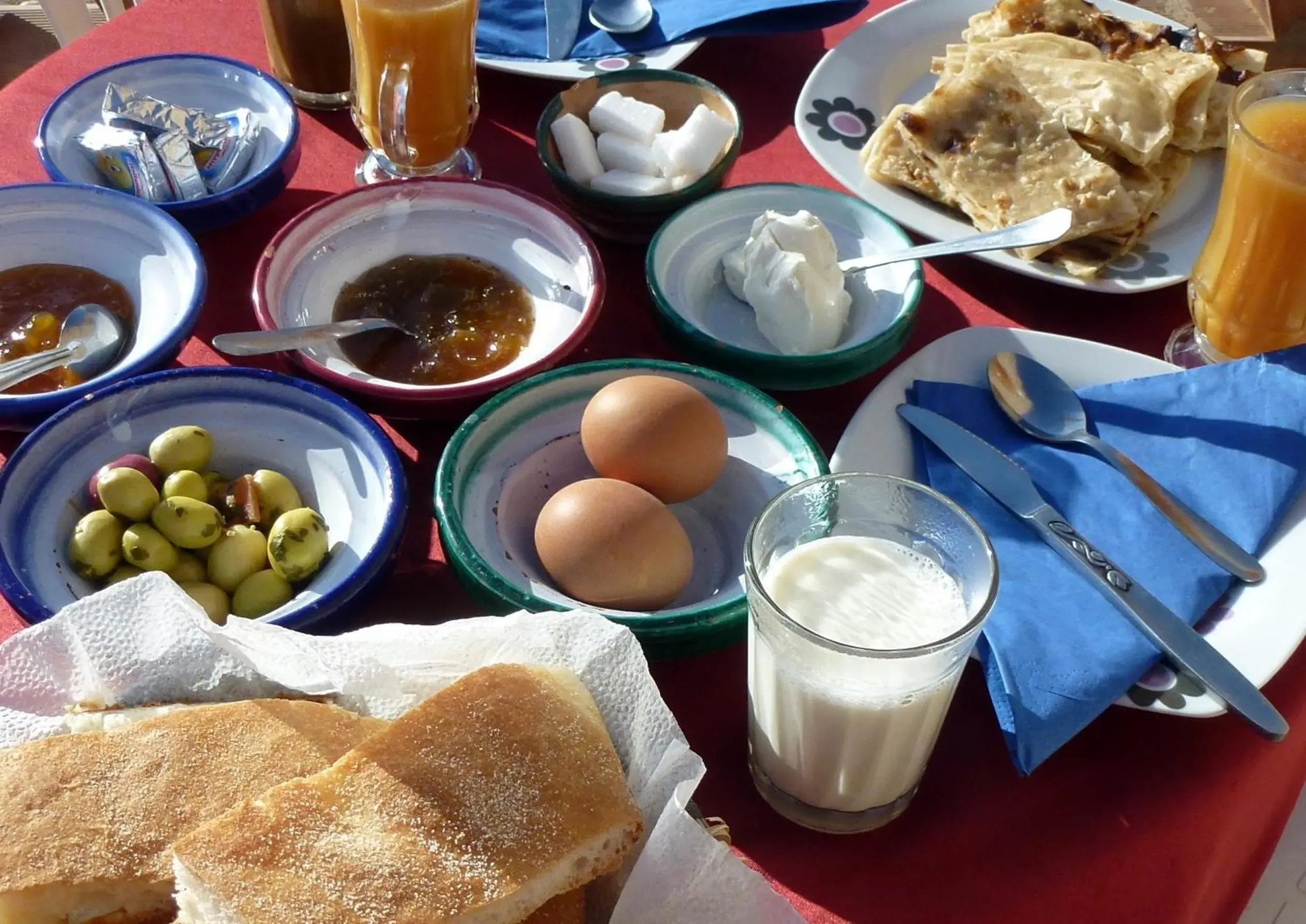 Continental breakfast in La Vallée des Dunes - Auberge, bivouacs et excursions Continental breakfast in La Vallée des Dunes - Auberge, bivouacs et excursions