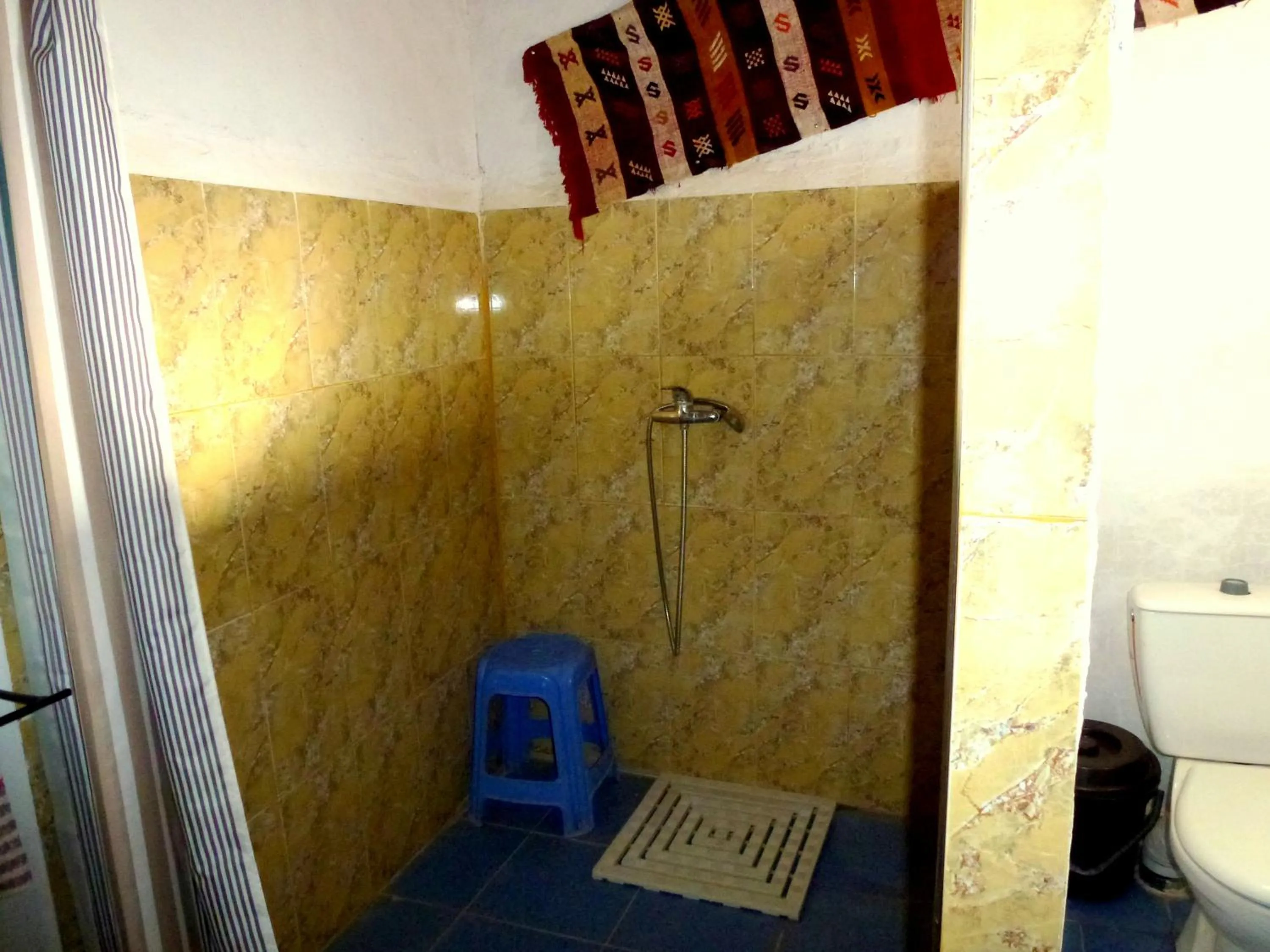 Shower in La Vallée des Dunes - Auberge, randonnées et circuits