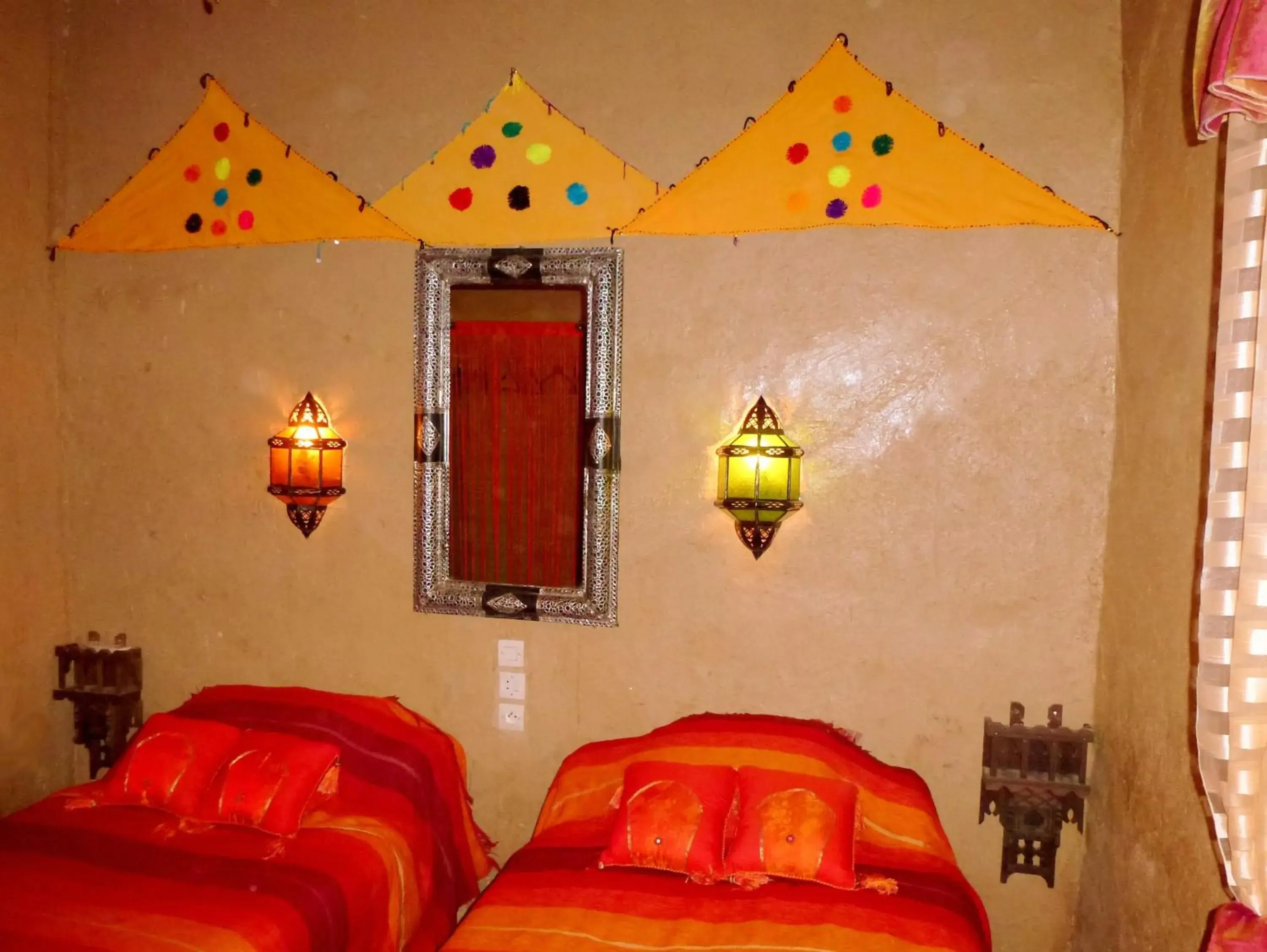 Photo of the whole room in La Vallée des Dunes - Auberge, bivouacs et excursions Photo of the whole room in La Vallée des Dunes - Auberge, bivouacs et excursions