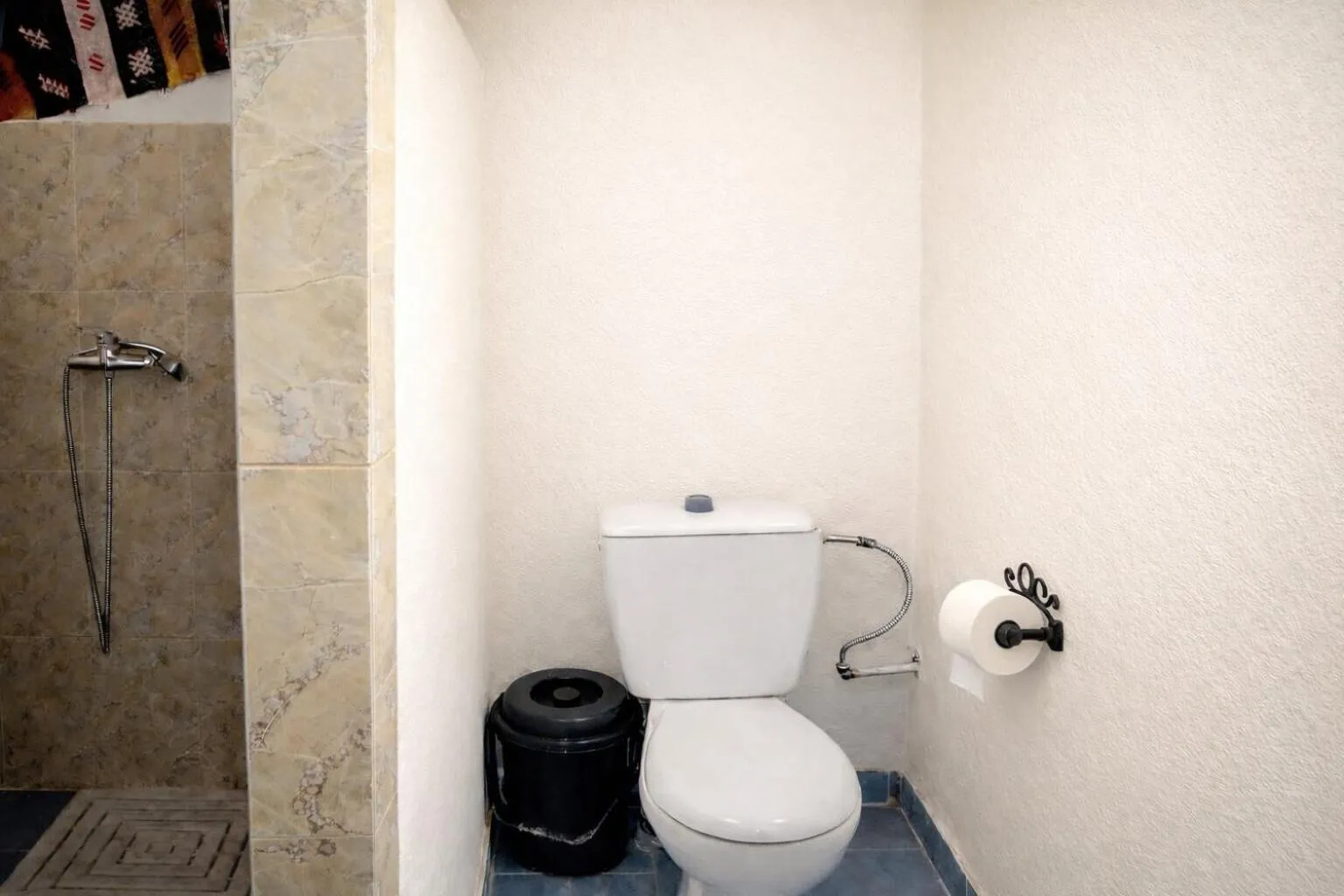 Bathroom in La Vallée des Dunes - Auberge, randonnées et circuits