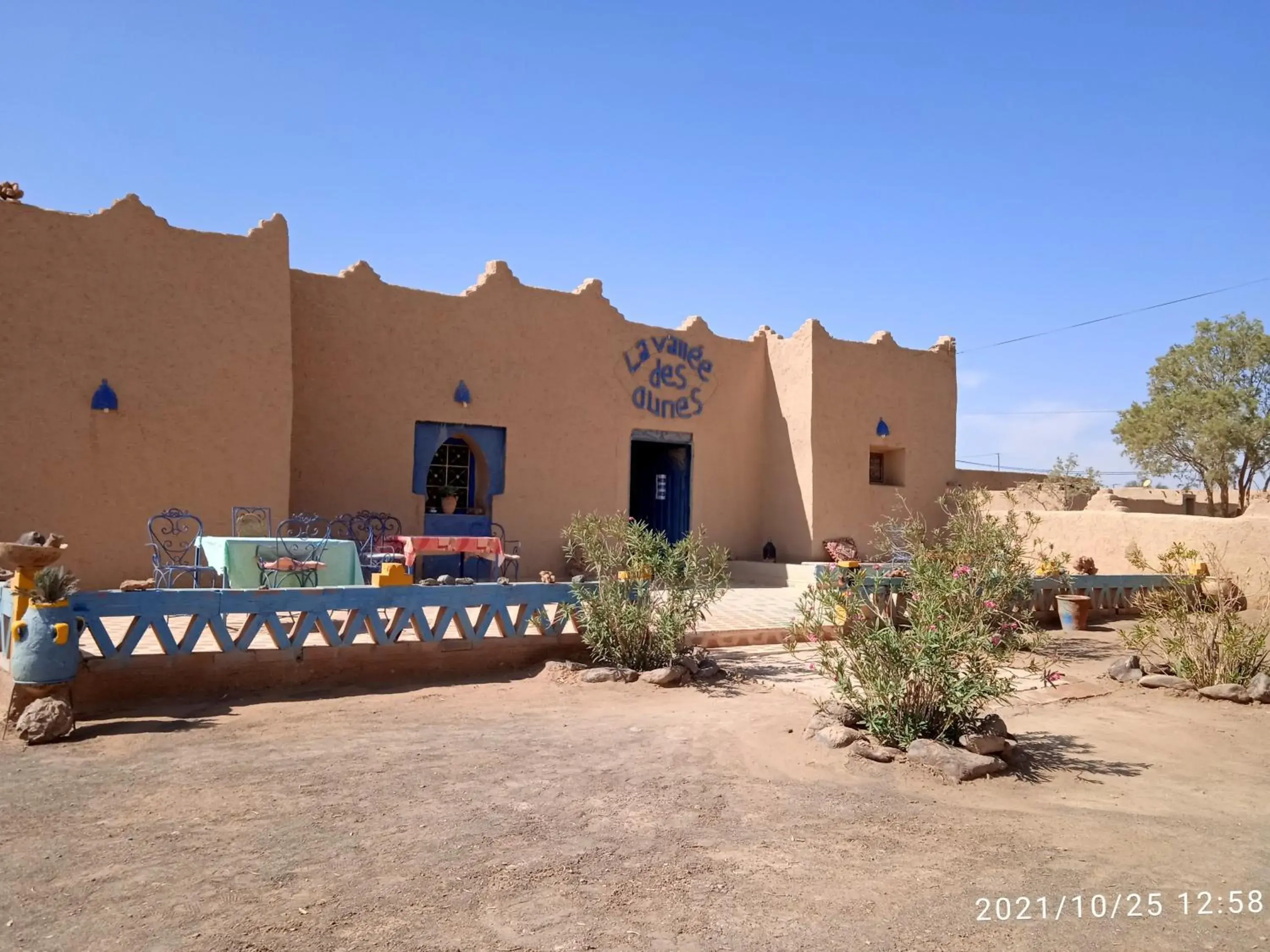 Property building in La Vallée des Dunes - Auberge, bivouacs et excursions Property building in La Vallée des Dunes - Auberge, bivouacs et excursions