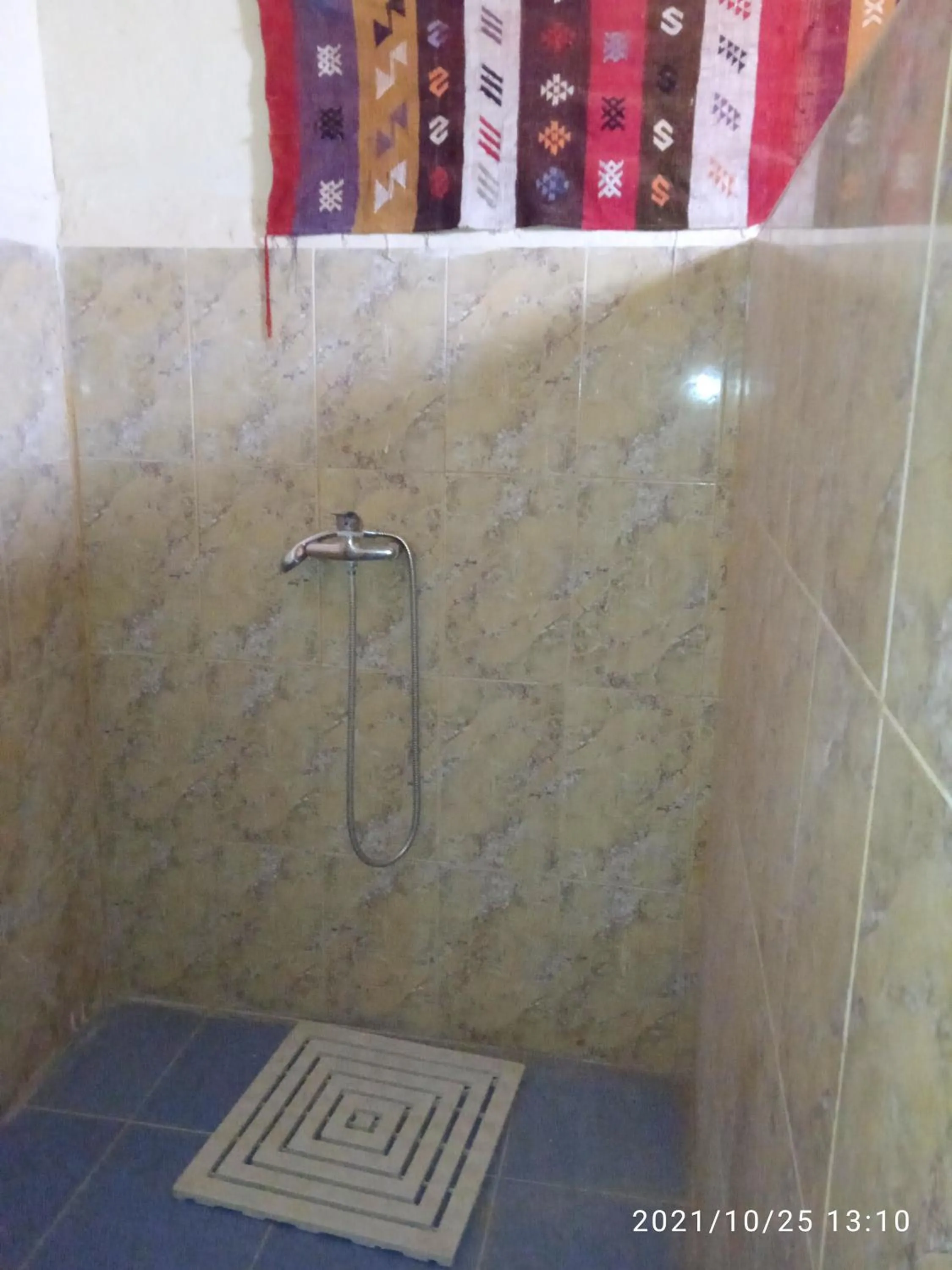 Shower in La Vallée des Dunes - Auberge, randonnées et circuits