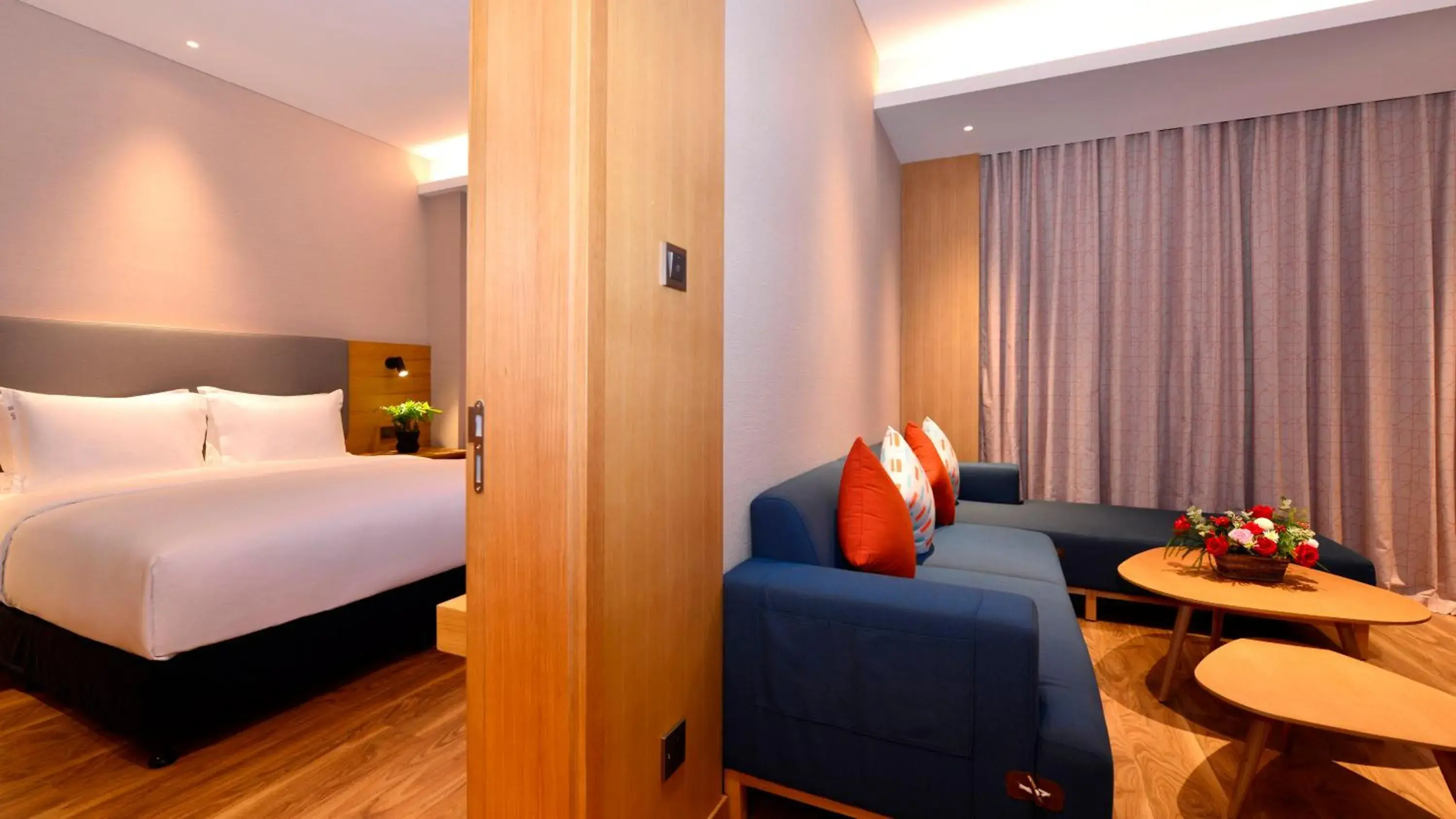 Photo of the whole room, Bed in Holiday Inn Express Luanchuan by IHG Photo of the whole room, Bed in Holiday Inn Express Luanchuan by IHG