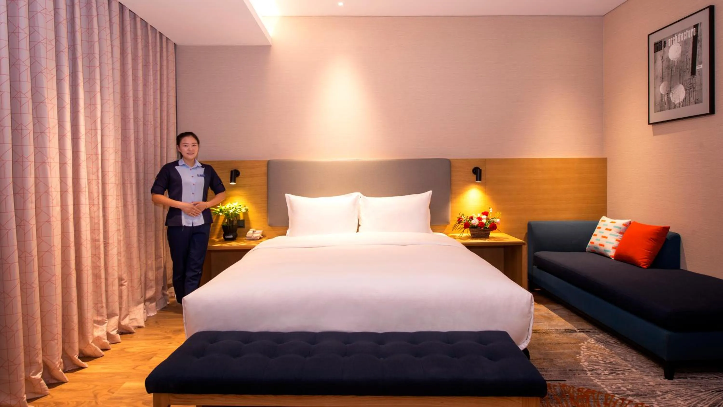 Photo of the whole room, Bed in Holiday Inn Express Luanchuan by IHG