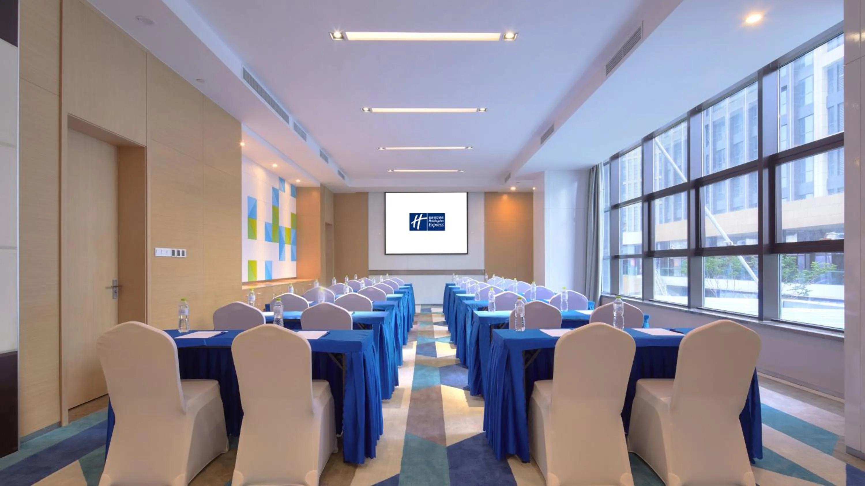 Meeting/conference room in Holiday Inn Express - Qingdao West Coast by IHG