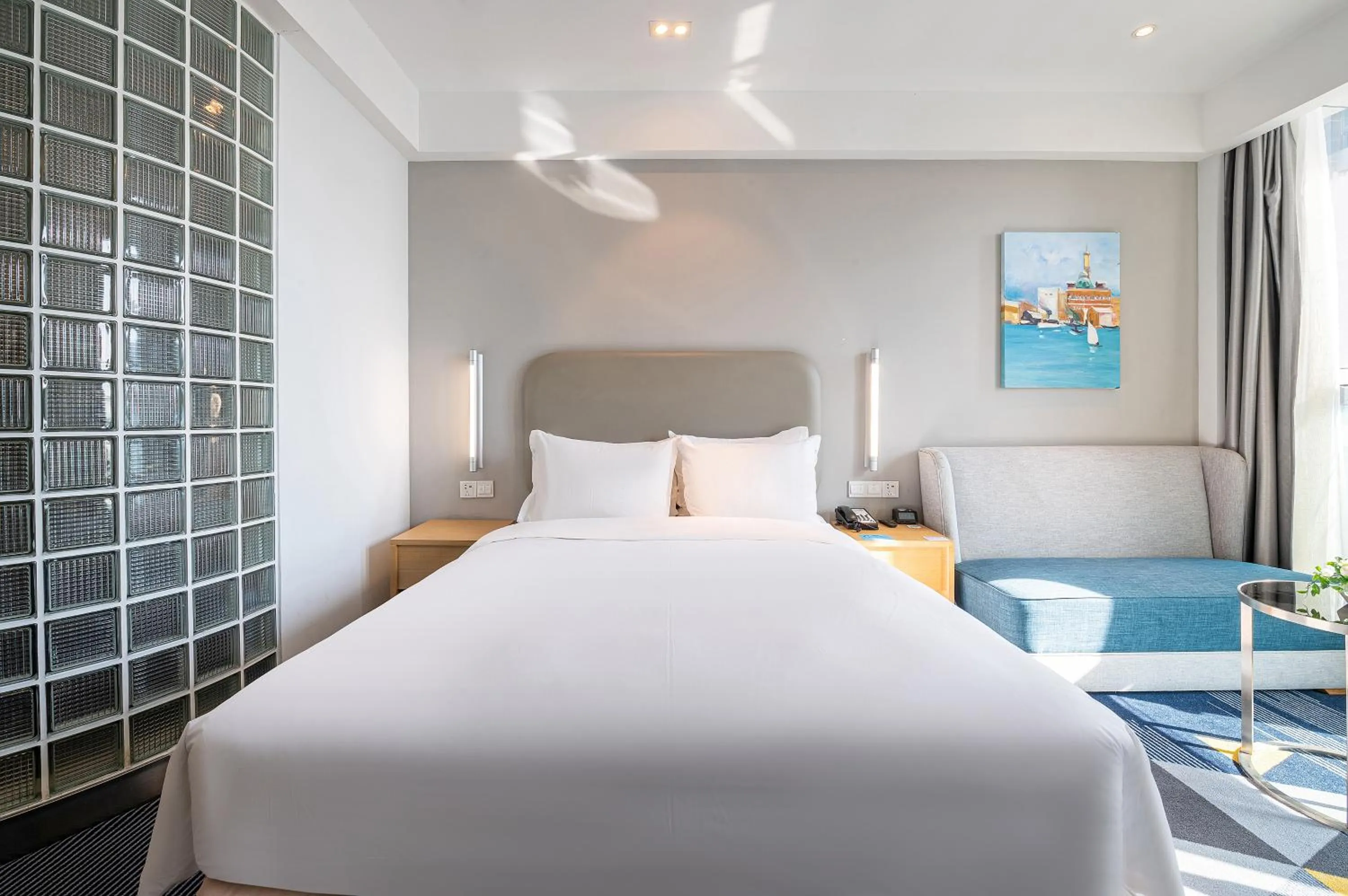 Bed in Holiday Inn Express - Qingdao West Coast by IHG