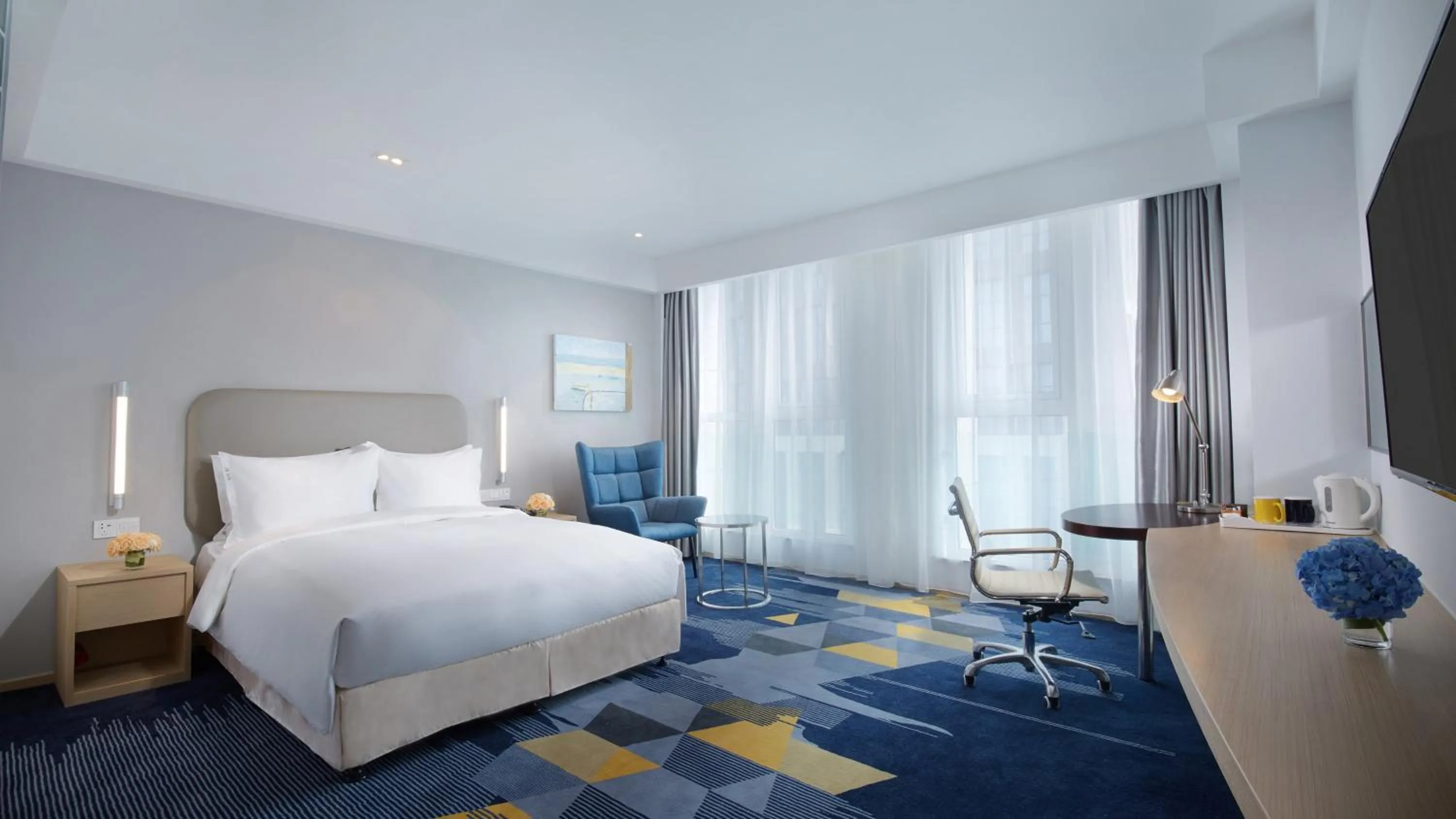 Photo of the whole room, Bed in Holiday Inn Express - Qingdao West Coast by IHG