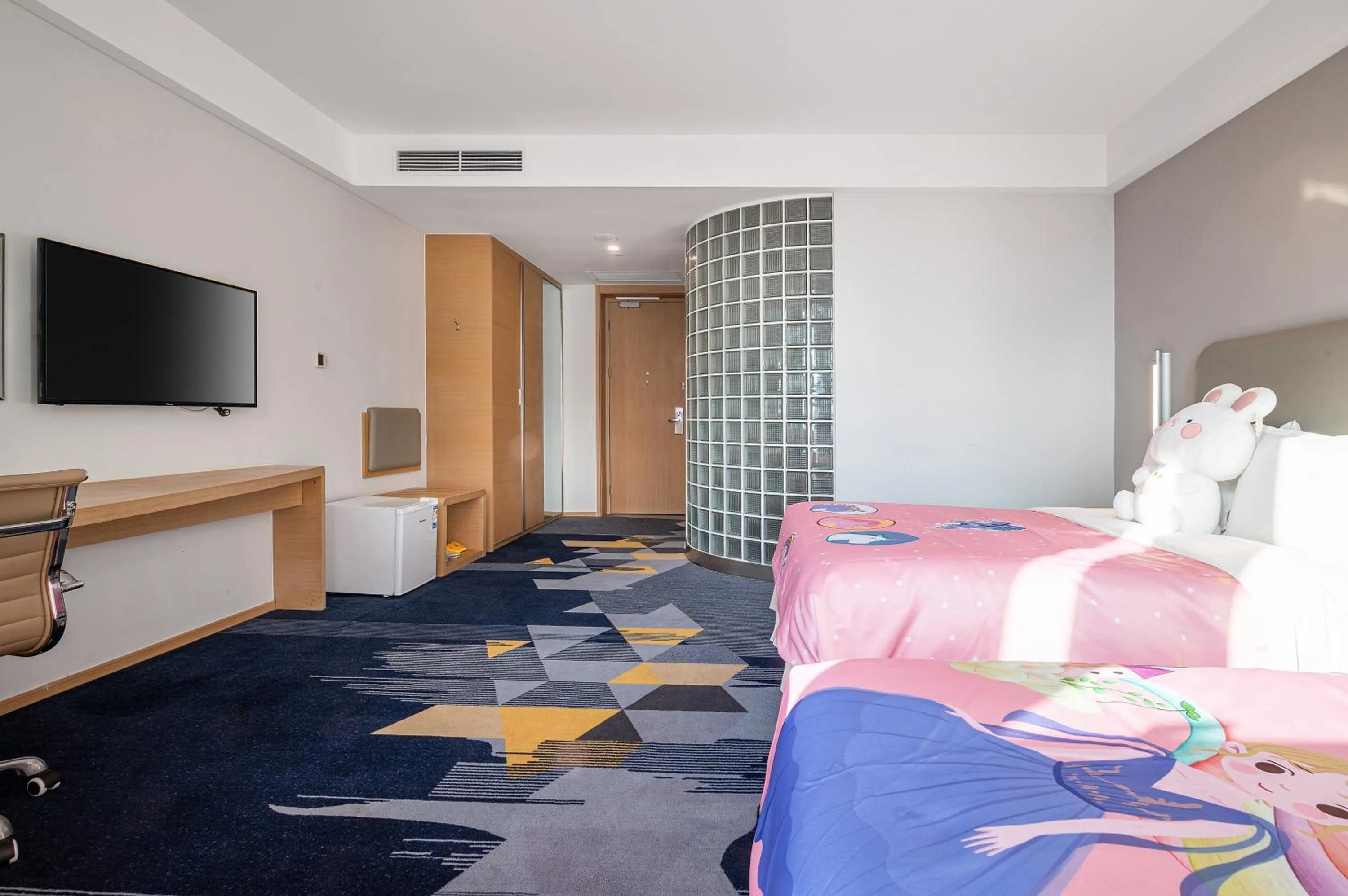 Bedroom, Bed in Holiday Inn Express - Qingdao West Coast by IHG