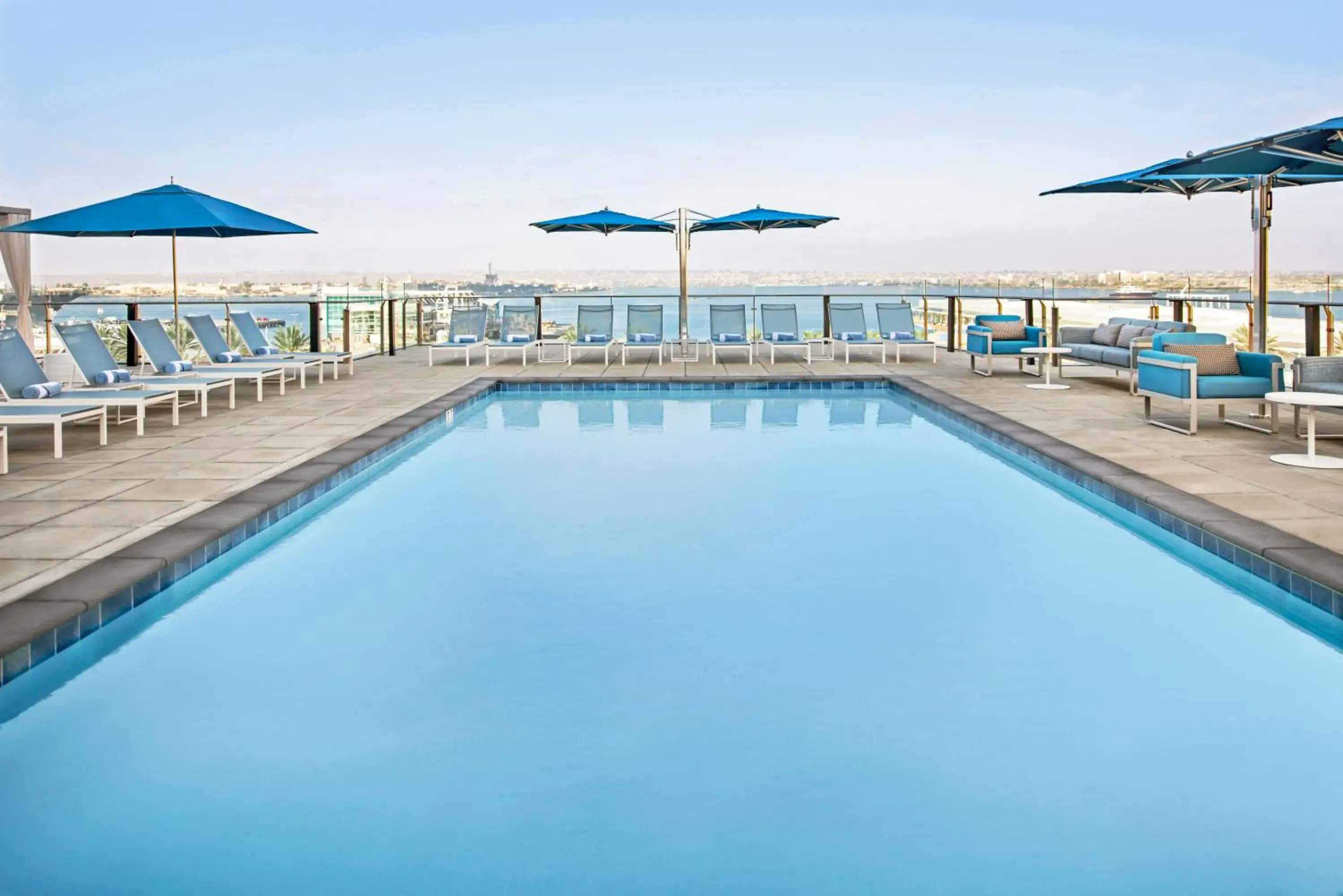 Swimming pool in InterContinental San Diego by IHG Swimming pool in InterContinental San Diego by IHG