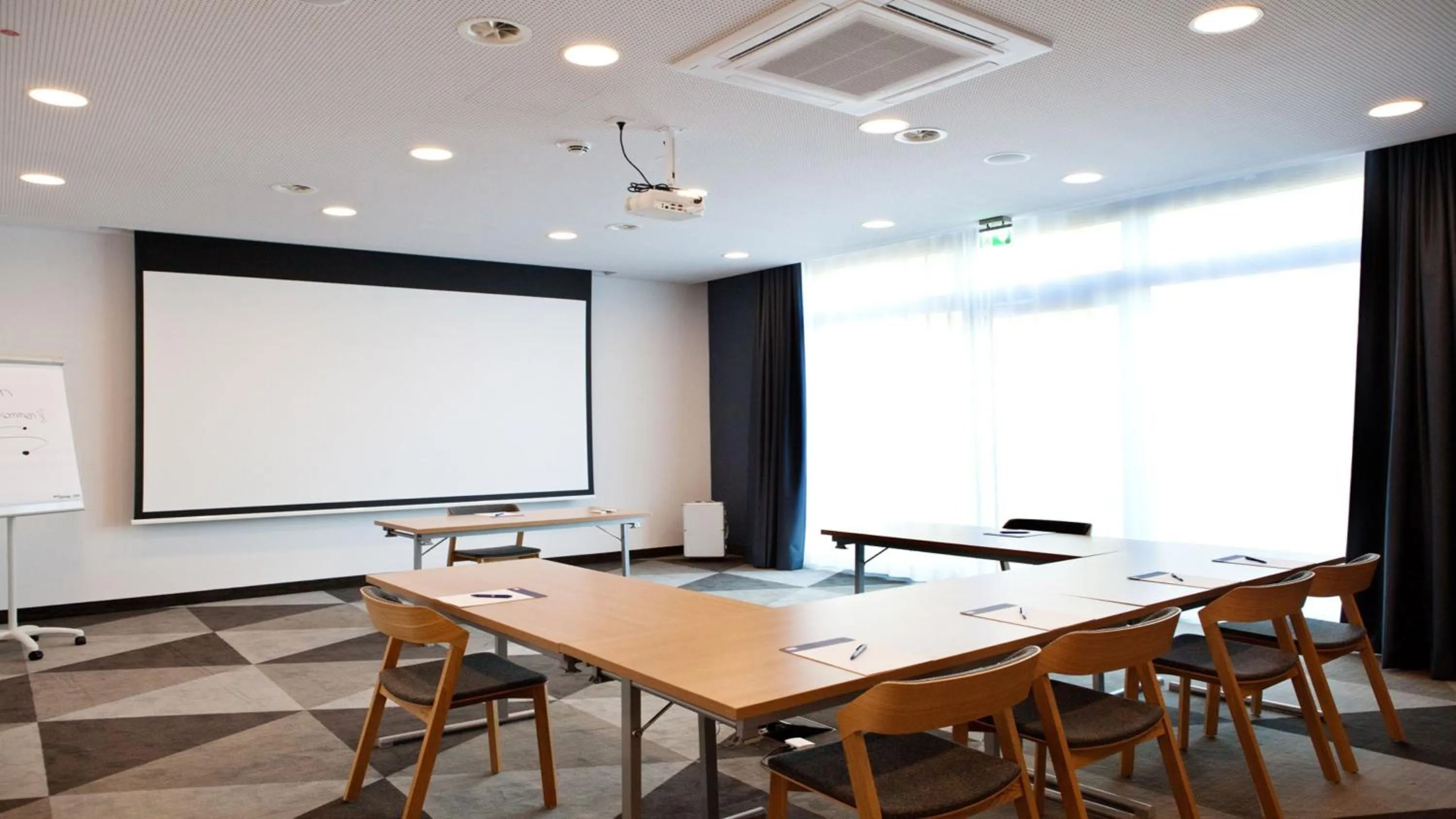 Meeting/conference room in Holiday Inn Express - Ringsheim by IHG