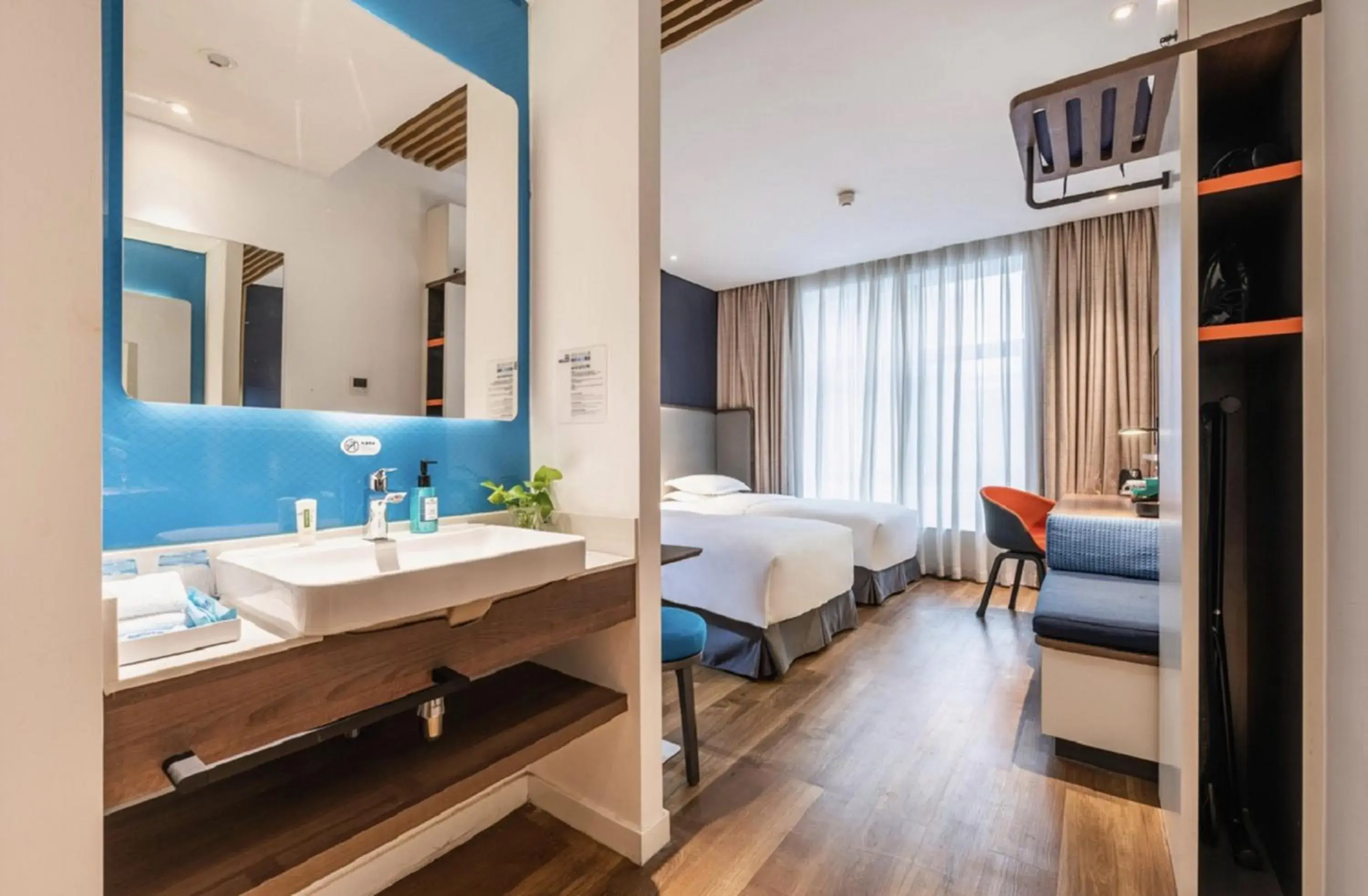 Photo of the whole room, Bed in Holiday Inn Express Hefei Shushan by IHG Photo of the whole room, Bed in Holiday Inn Express Hefei Shushan by IHG