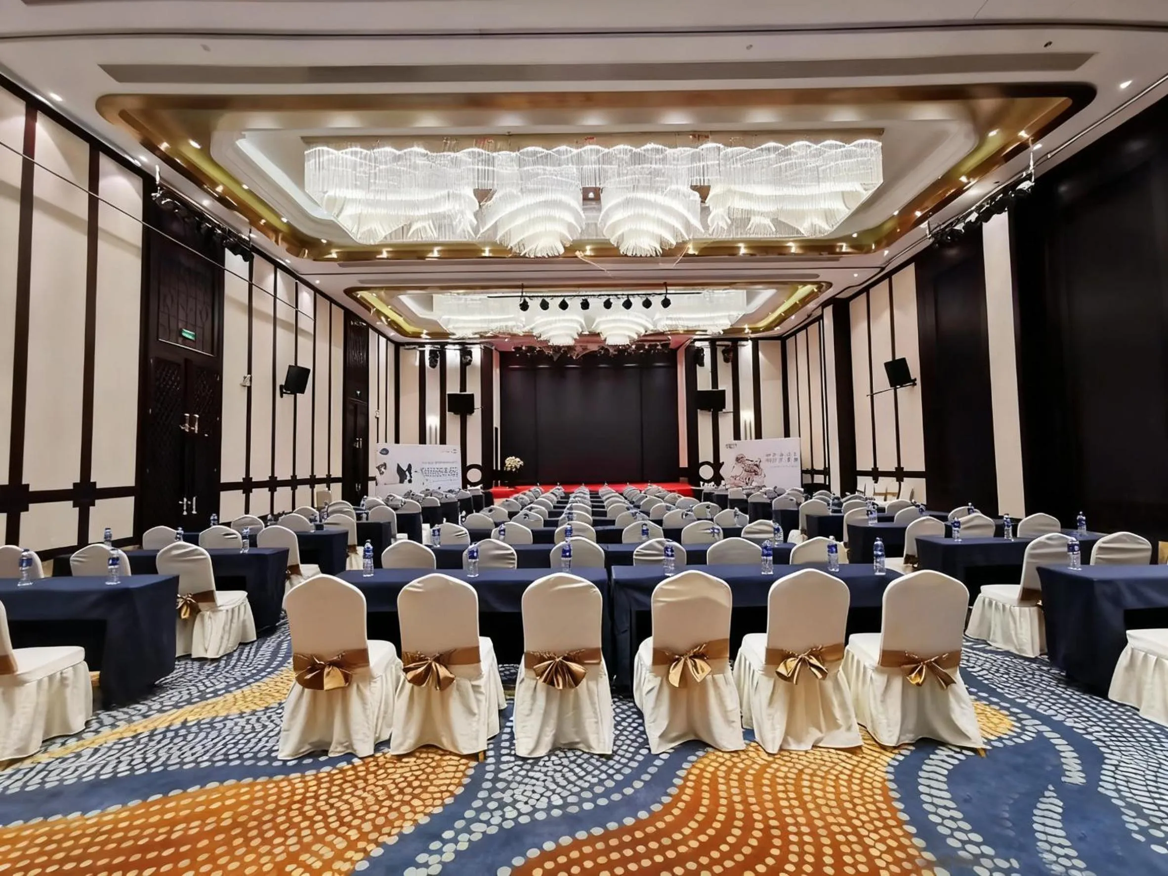 Meeting/conference room in Holiday Inn Express Hefei Shushan by IHG