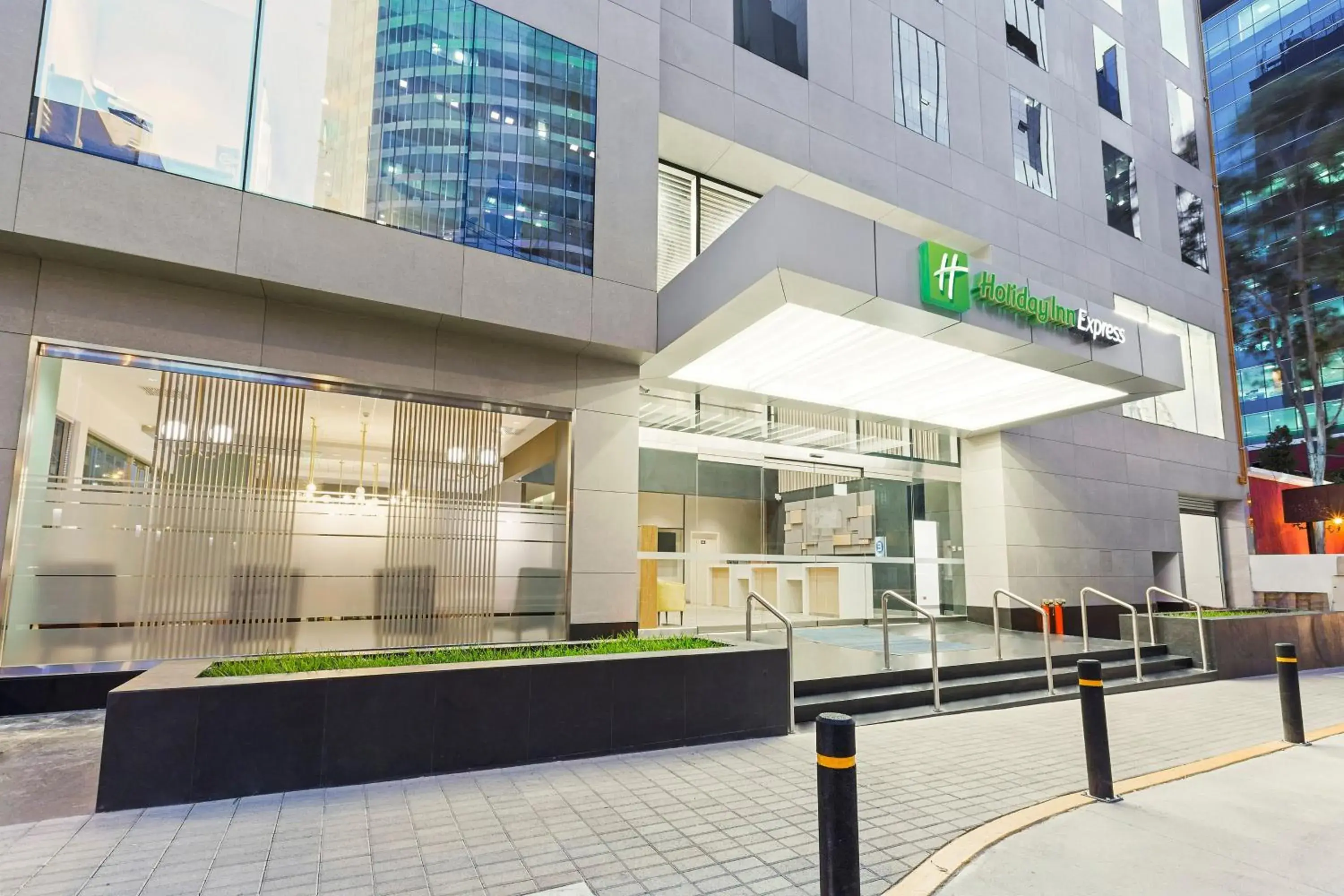 Property building in Holiday Inn Express - Lima San Isidro by IHG Property building in Holiday Inn Express - Lima San Isidro by IHG