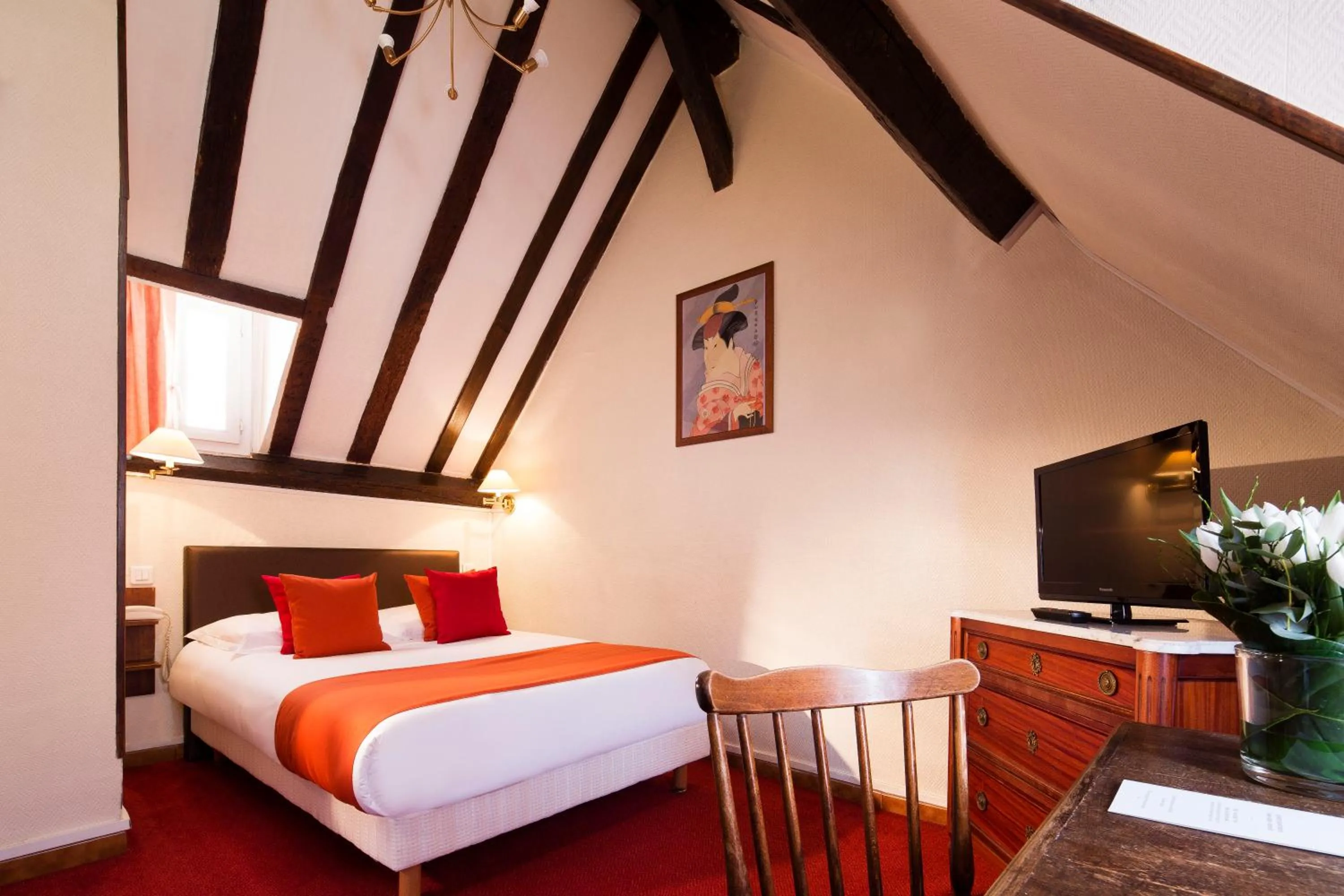 Photo of the whole room, Bed in Hôtel Saint Roch