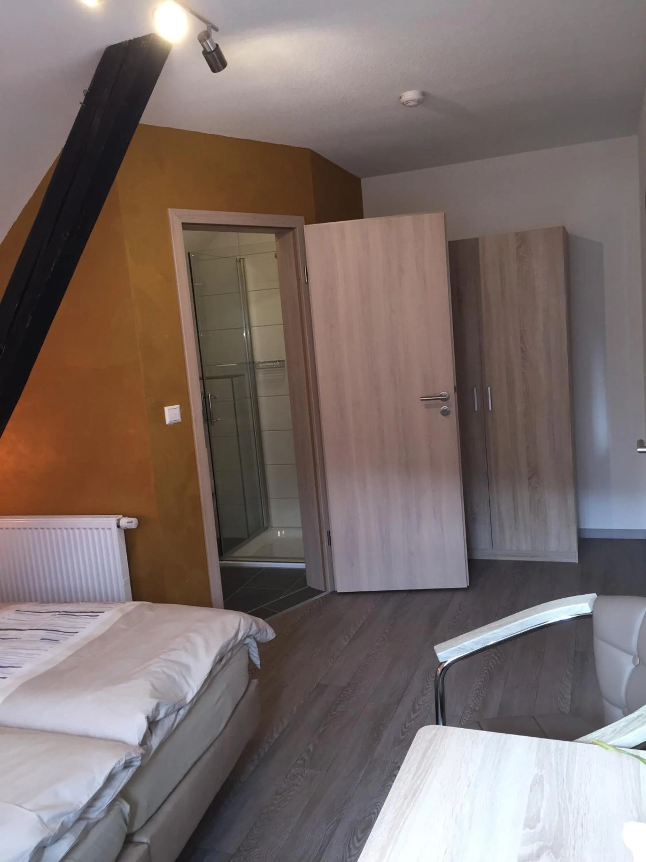 Decorative detail, Bed in Hotel Zur Dorfschänke