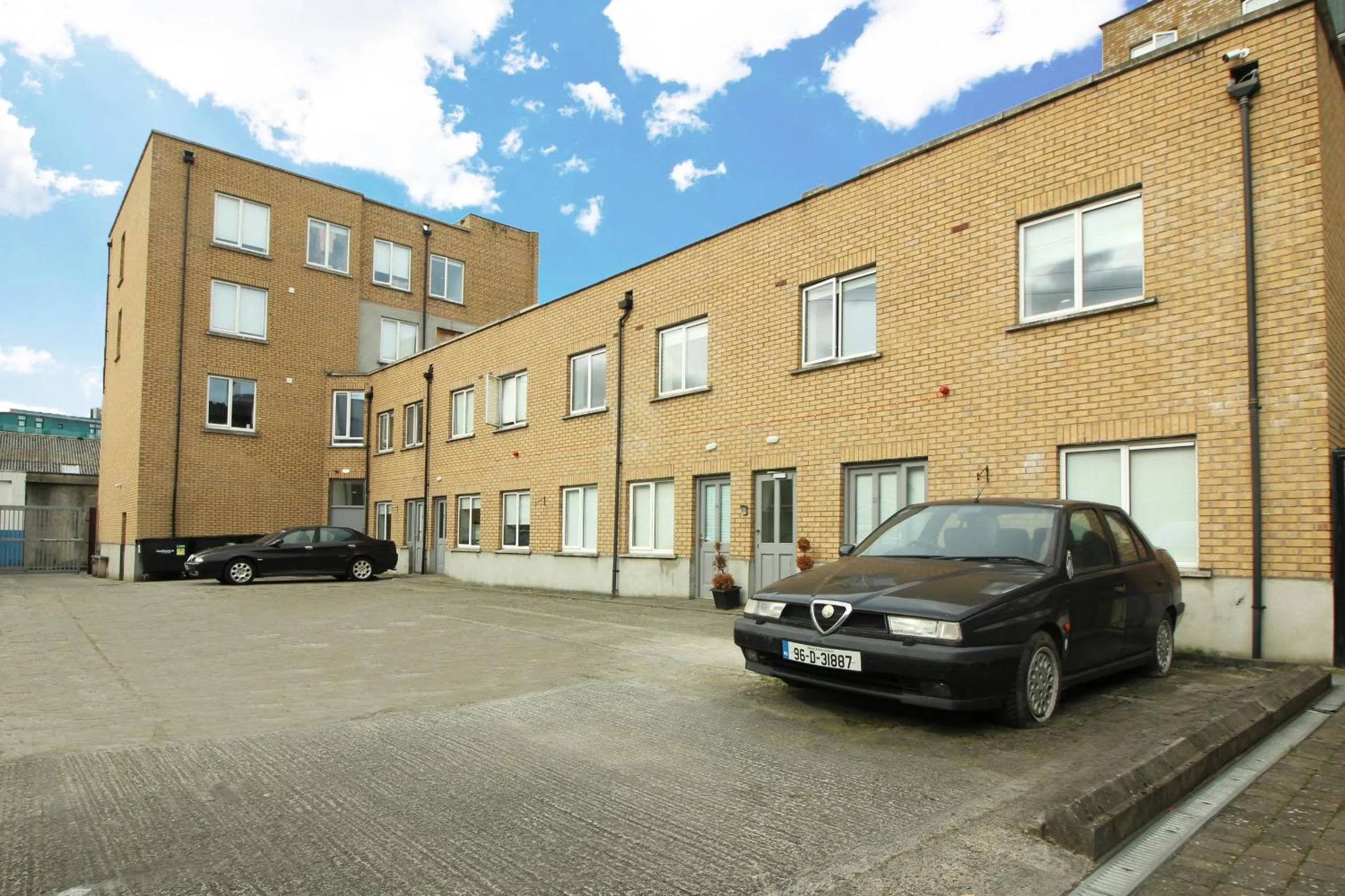 Tom Dick and Harriet's Accommodation