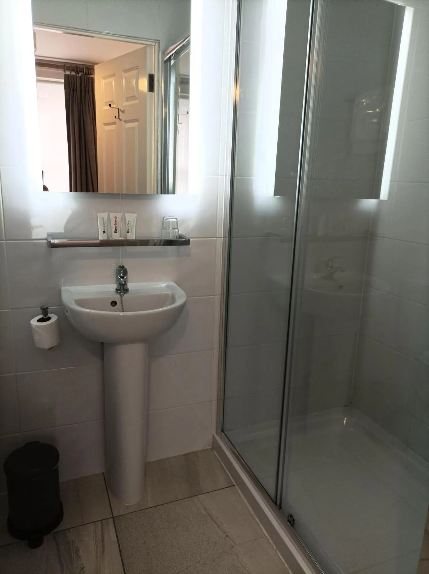 Tom Dick and Harriet's Accommodation