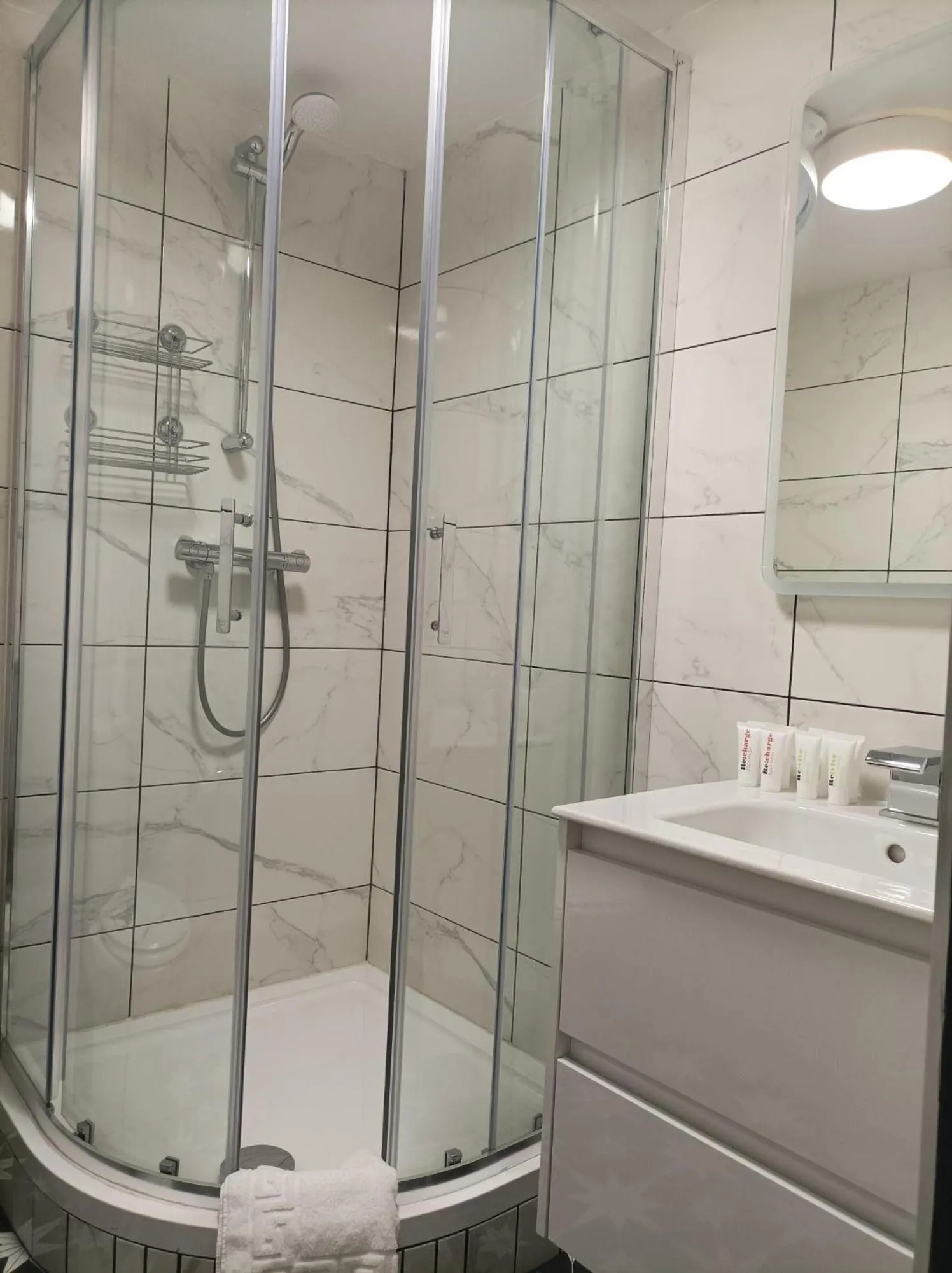 Tom Dick and Harriet's Accommodation