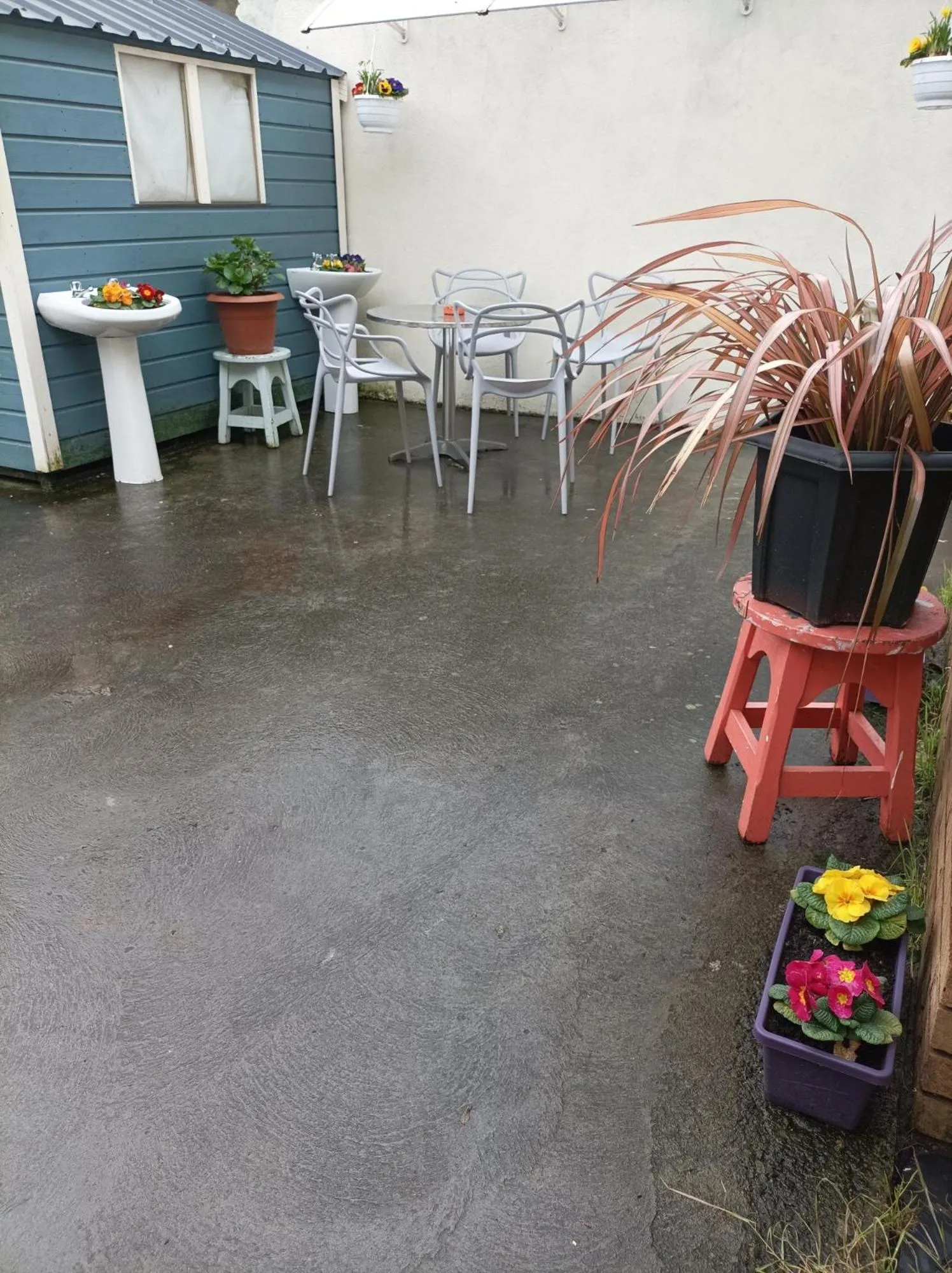 Tom Dick and Harriet's Accommodation