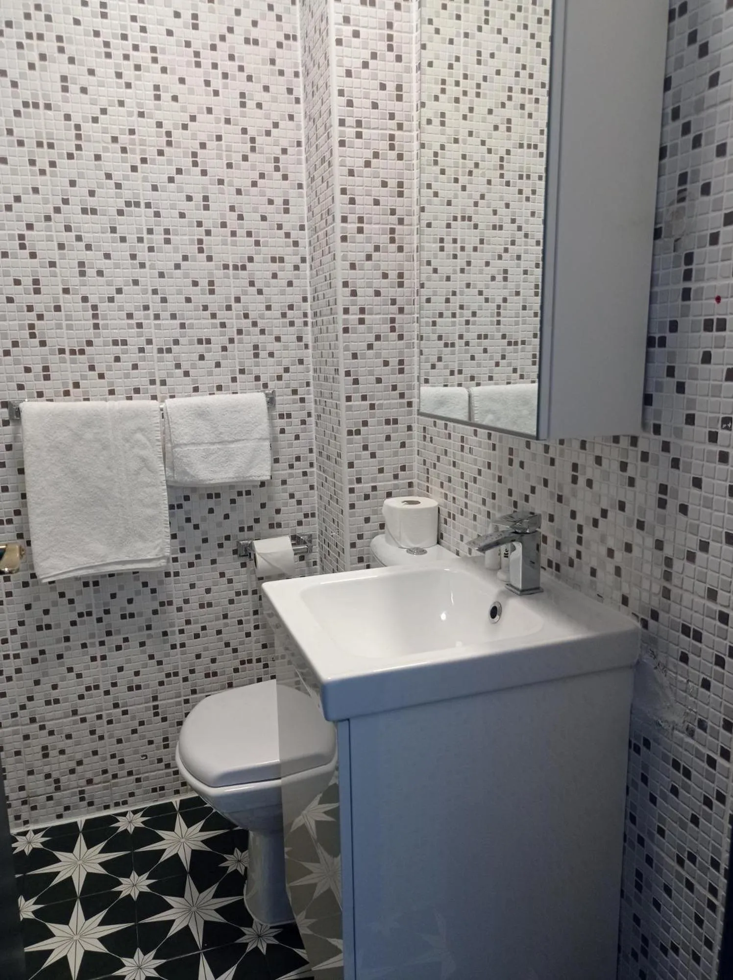 Tom Dick and Harriet's Accommodation