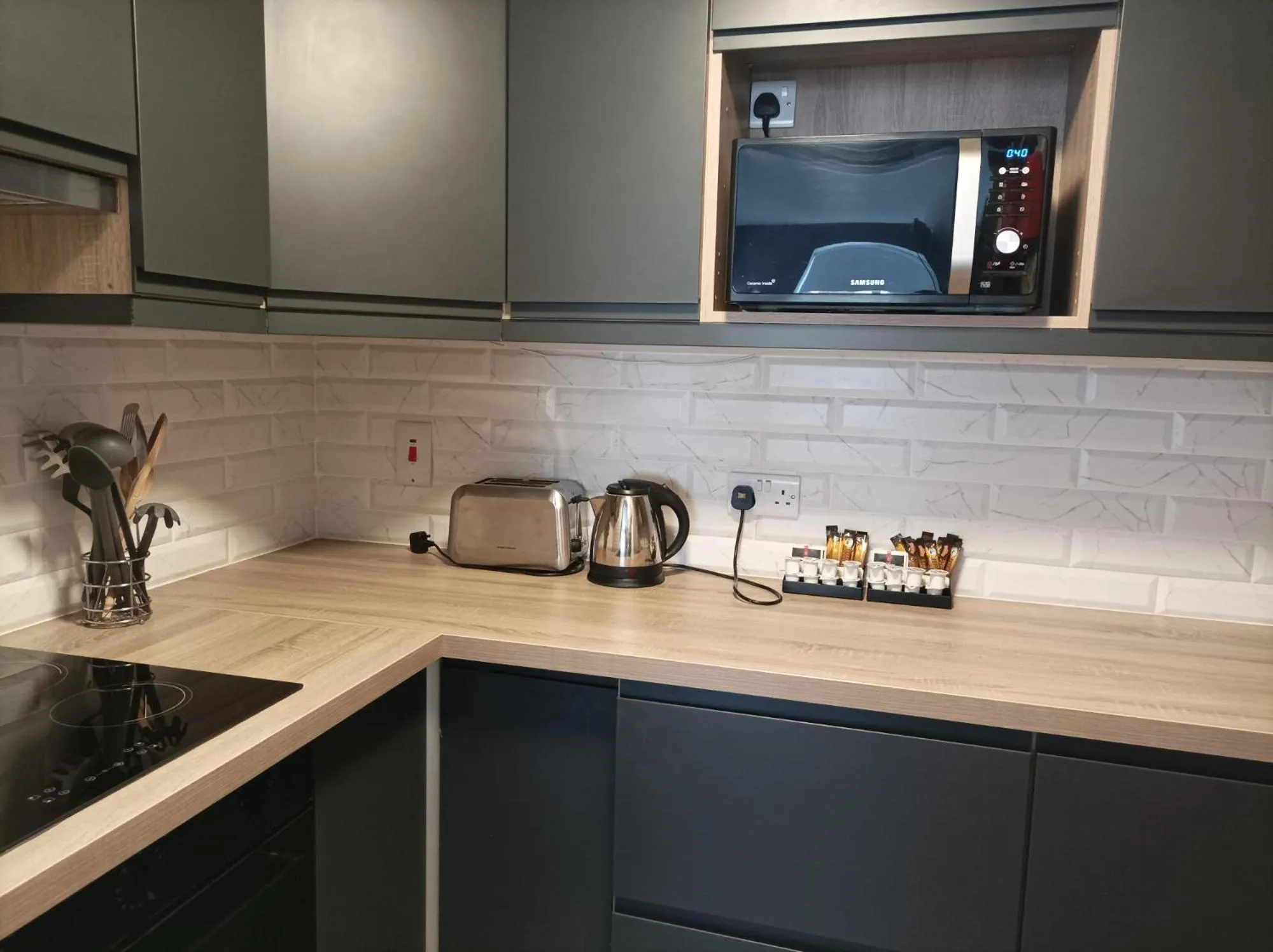 Tom Dick and Harriet's Accommodation