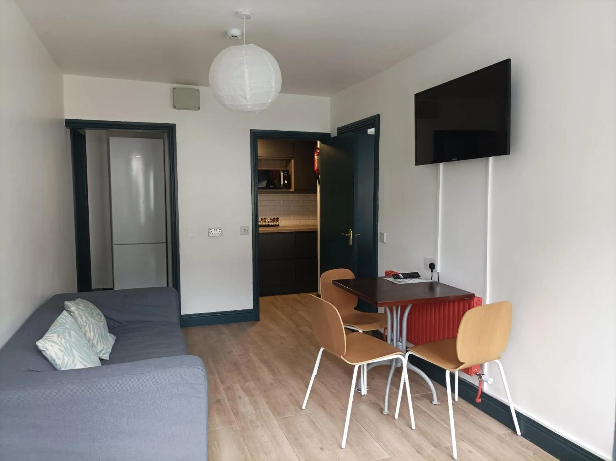 Tom Dick and Harriet's Accommodation