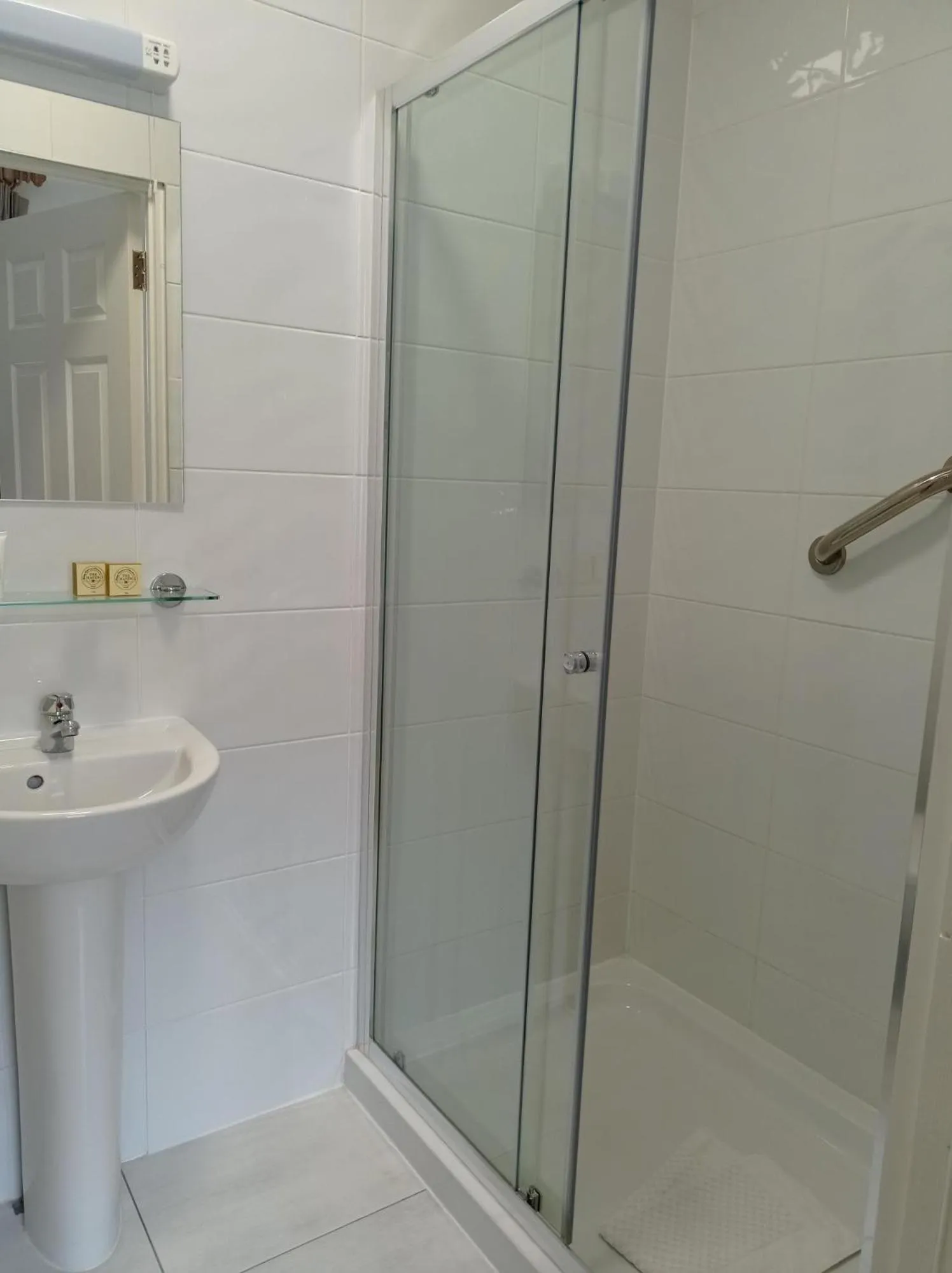 Tom Dick and Harriet's Accommodation