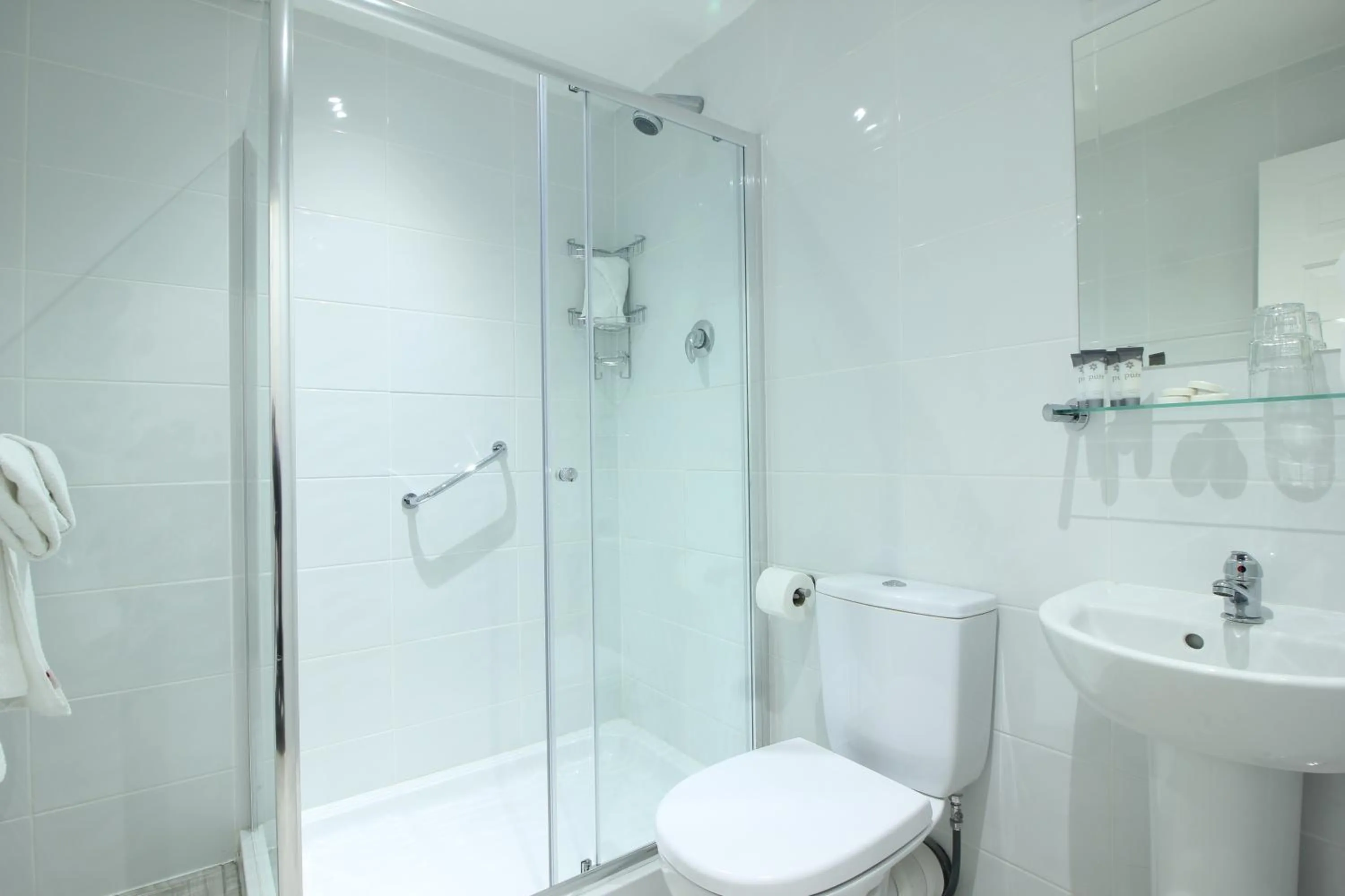 Tom Dick and Harriet's Accommodation