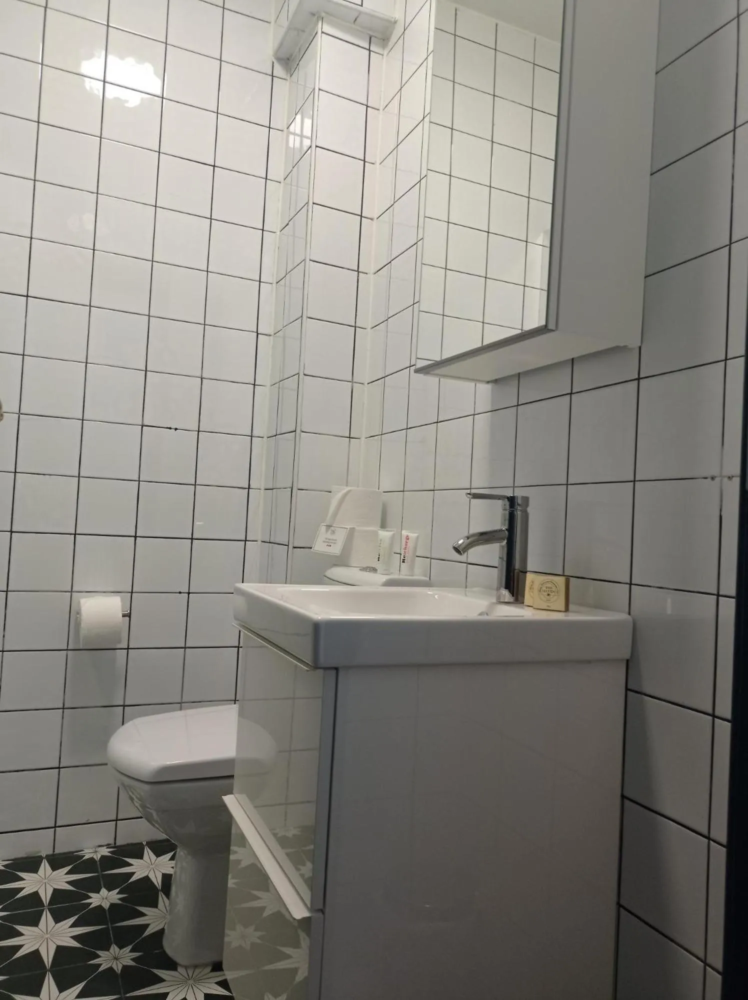 Tom Dick and Harriet's Accommodation