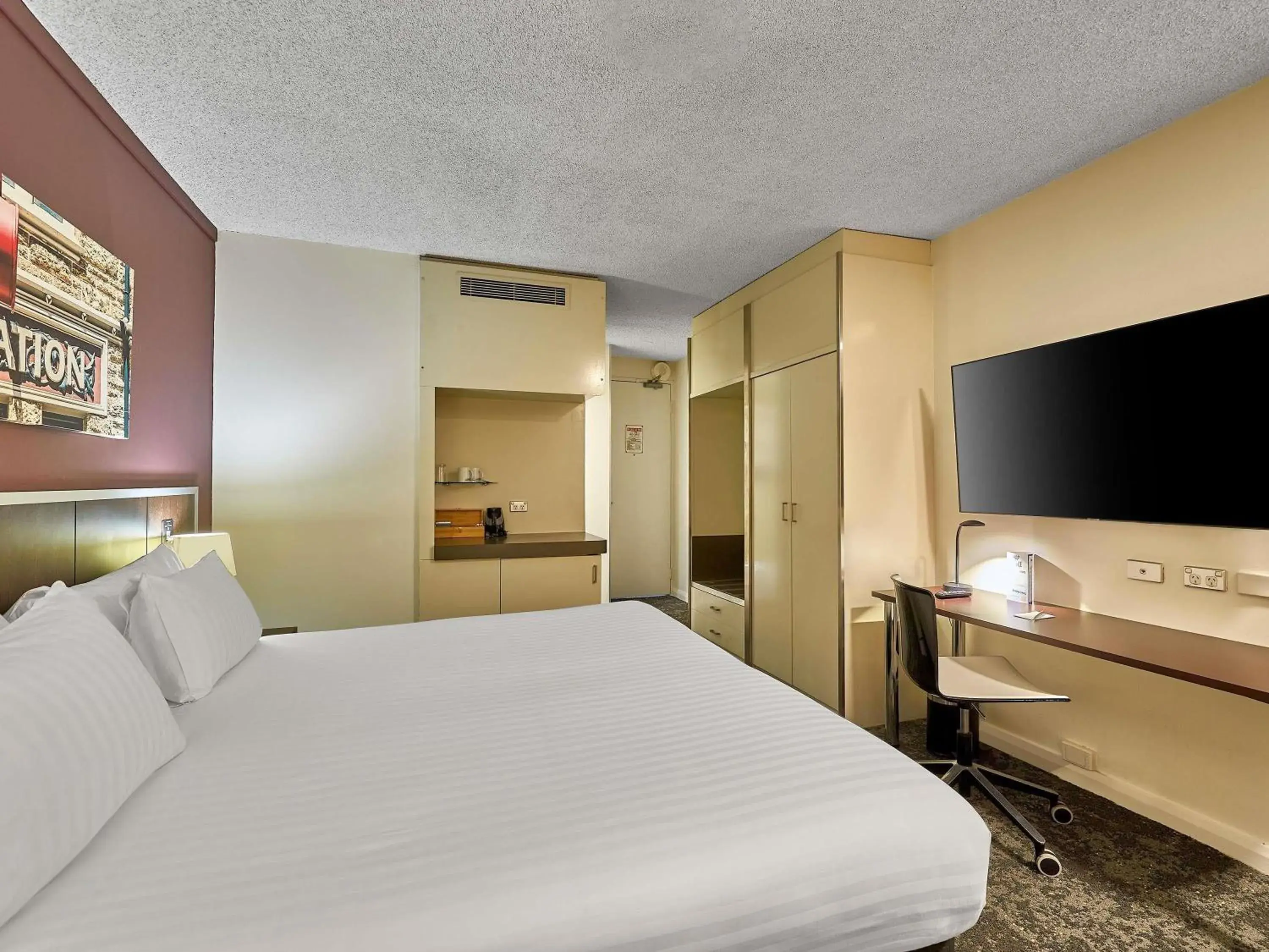 Bedroom, Bed in Mercure Perth On Hay Bedroom, Bed in Mercure Perth On Hay