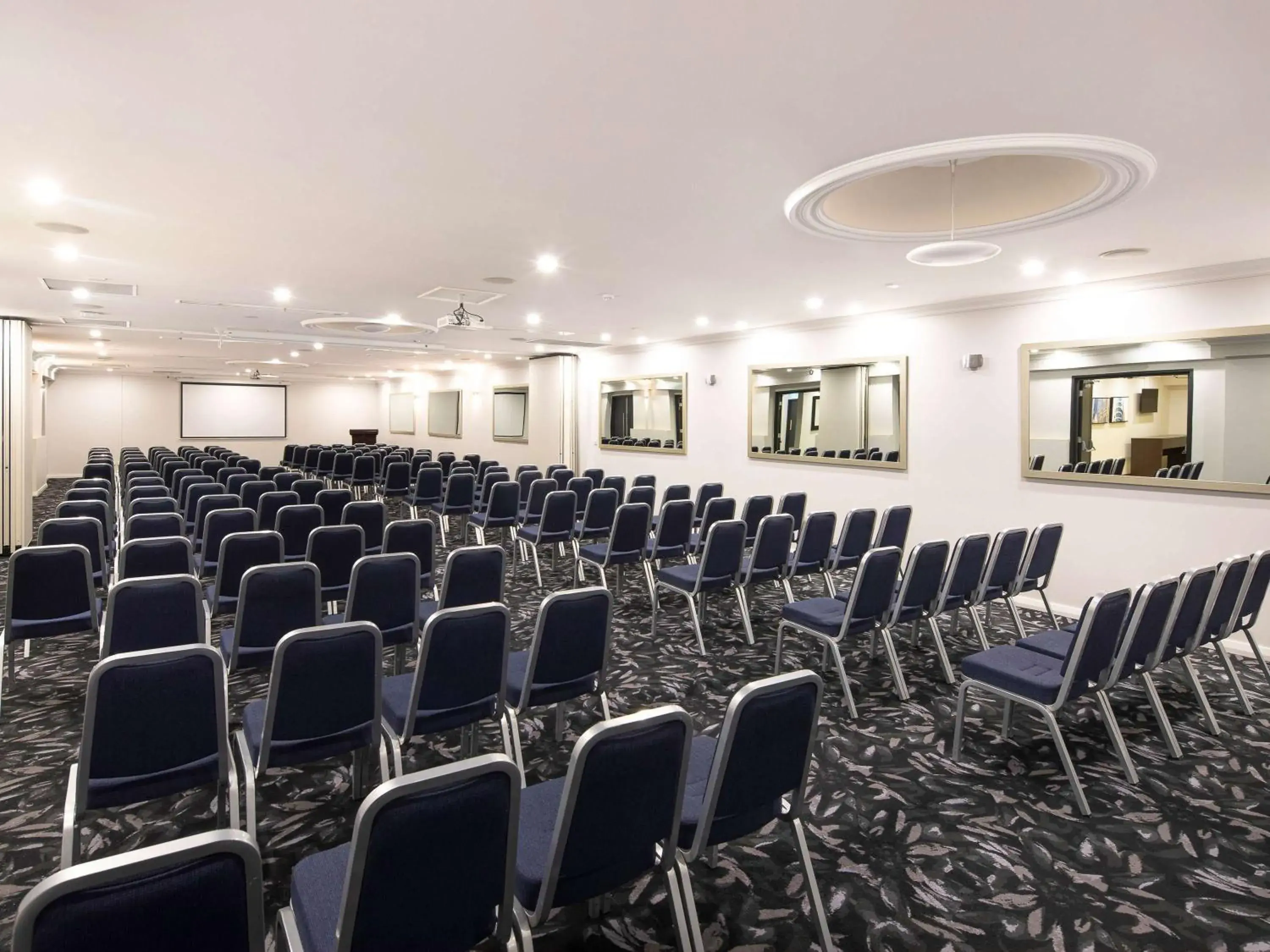 Property building in Mercure Perth On Hay Property building in Mercure Perth On Hay