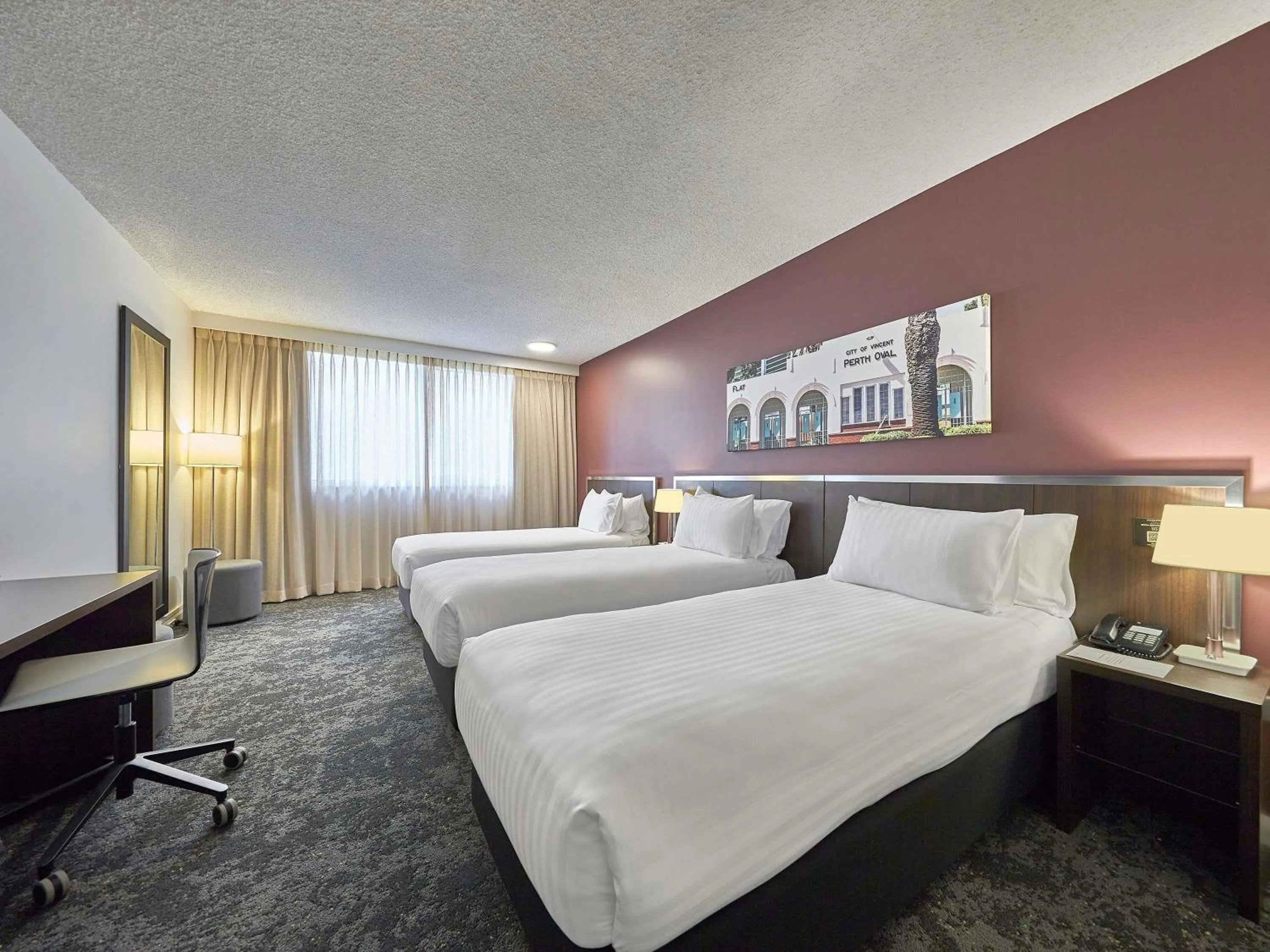 Bedroom, Bed in Mercure Perth On Hay