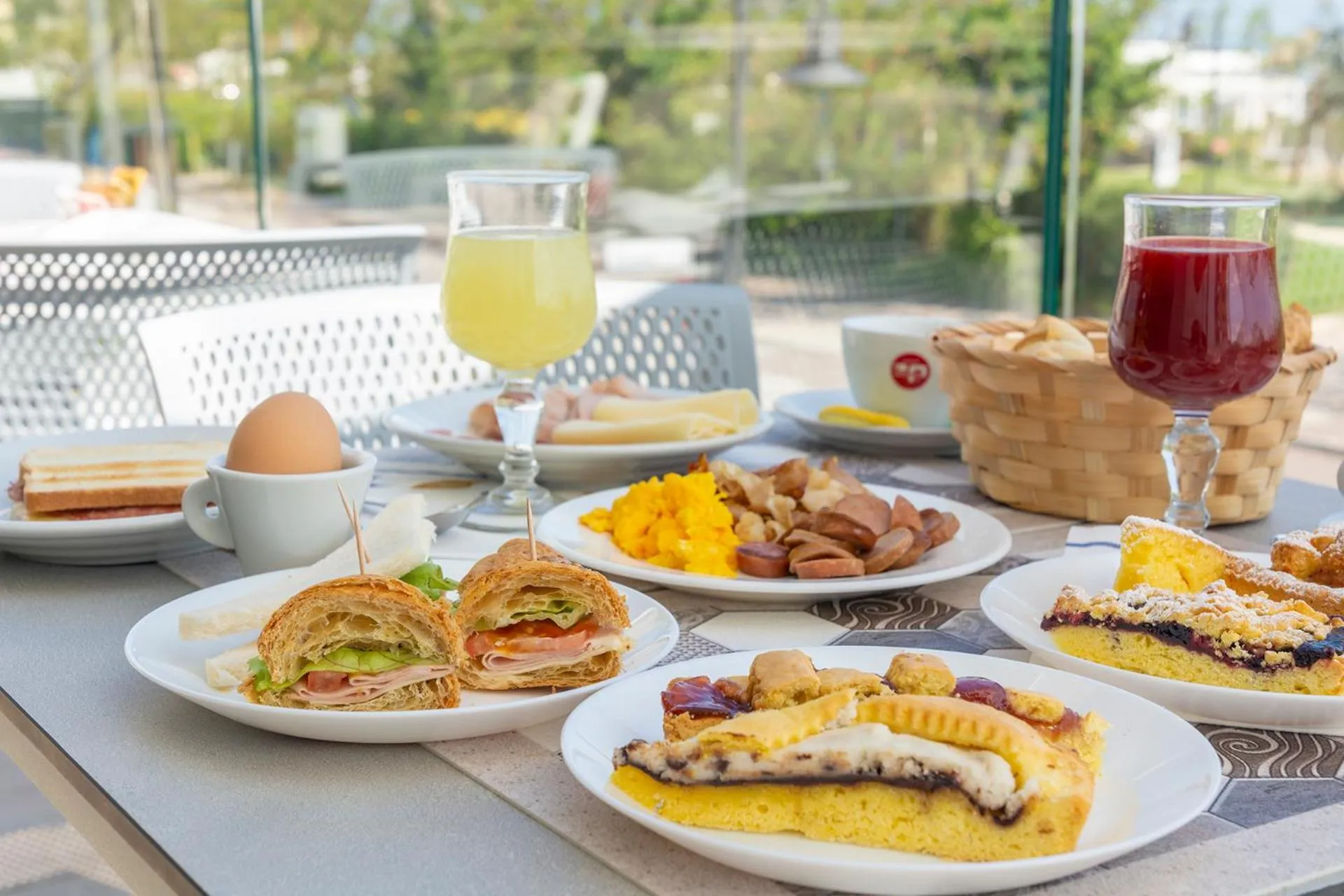 Breakfast in Hotel Atlas