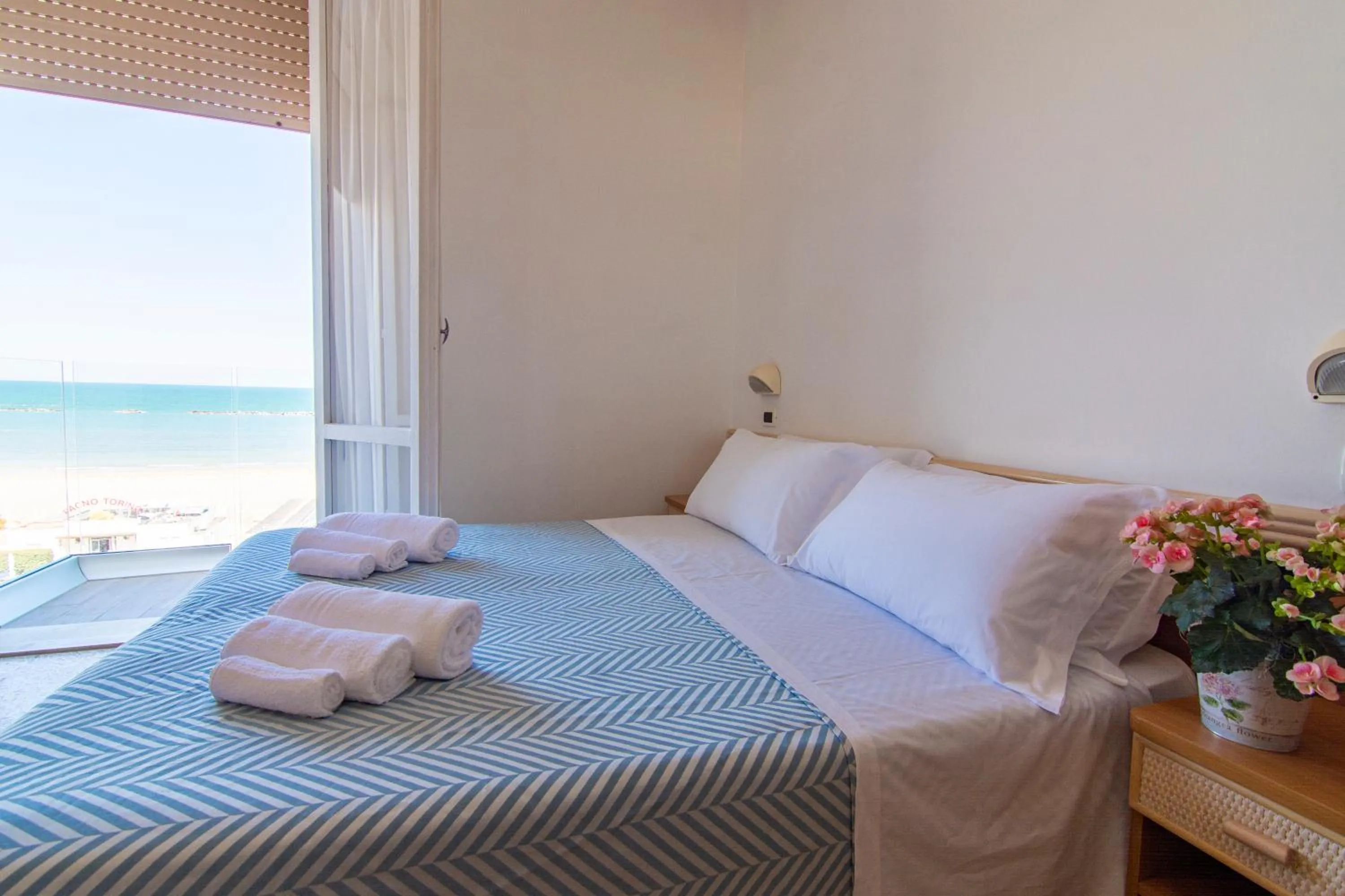 Sea view, Bed in Hotel Atlas