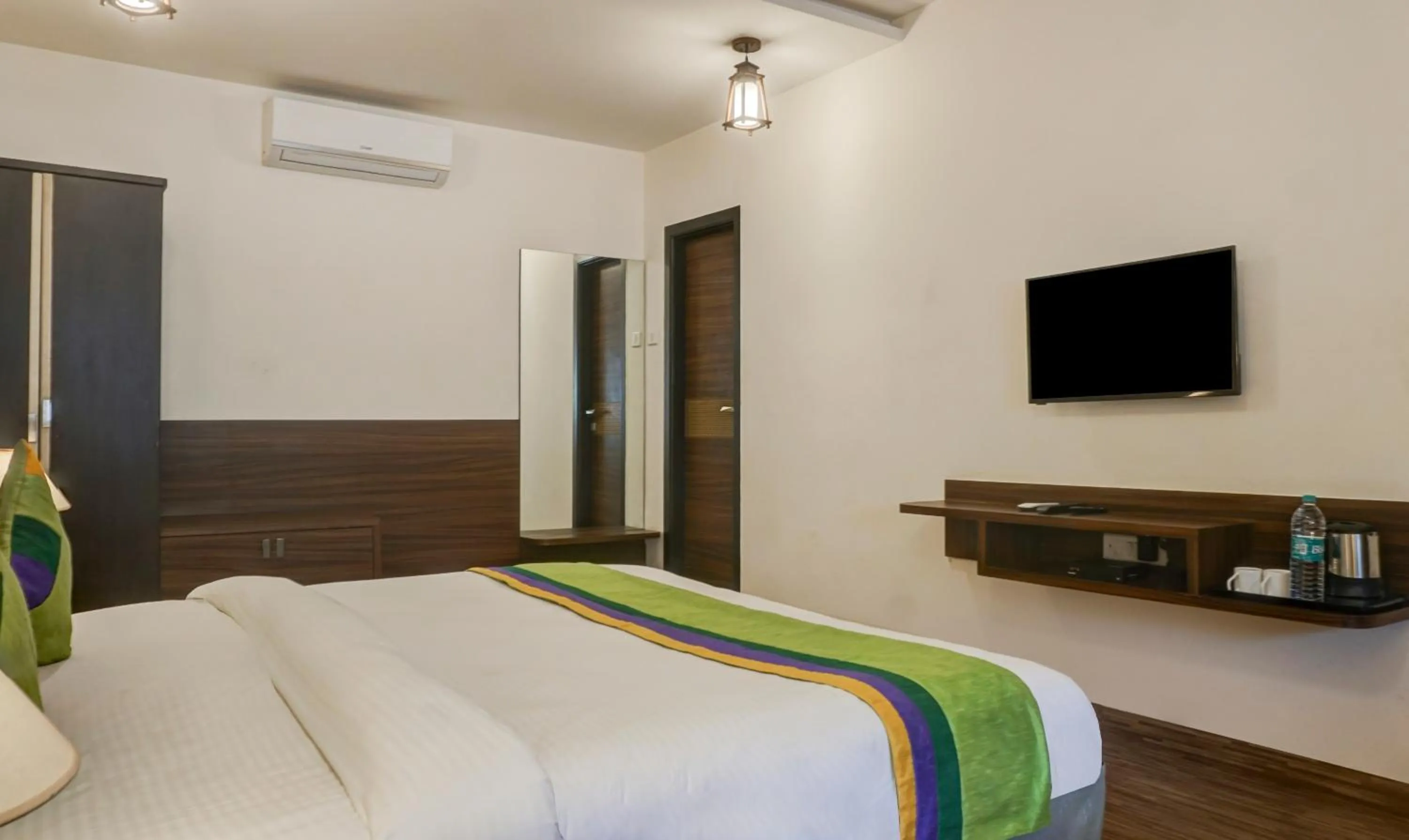 Bedroom, Bed in Treebo Five Elements, Lonavala