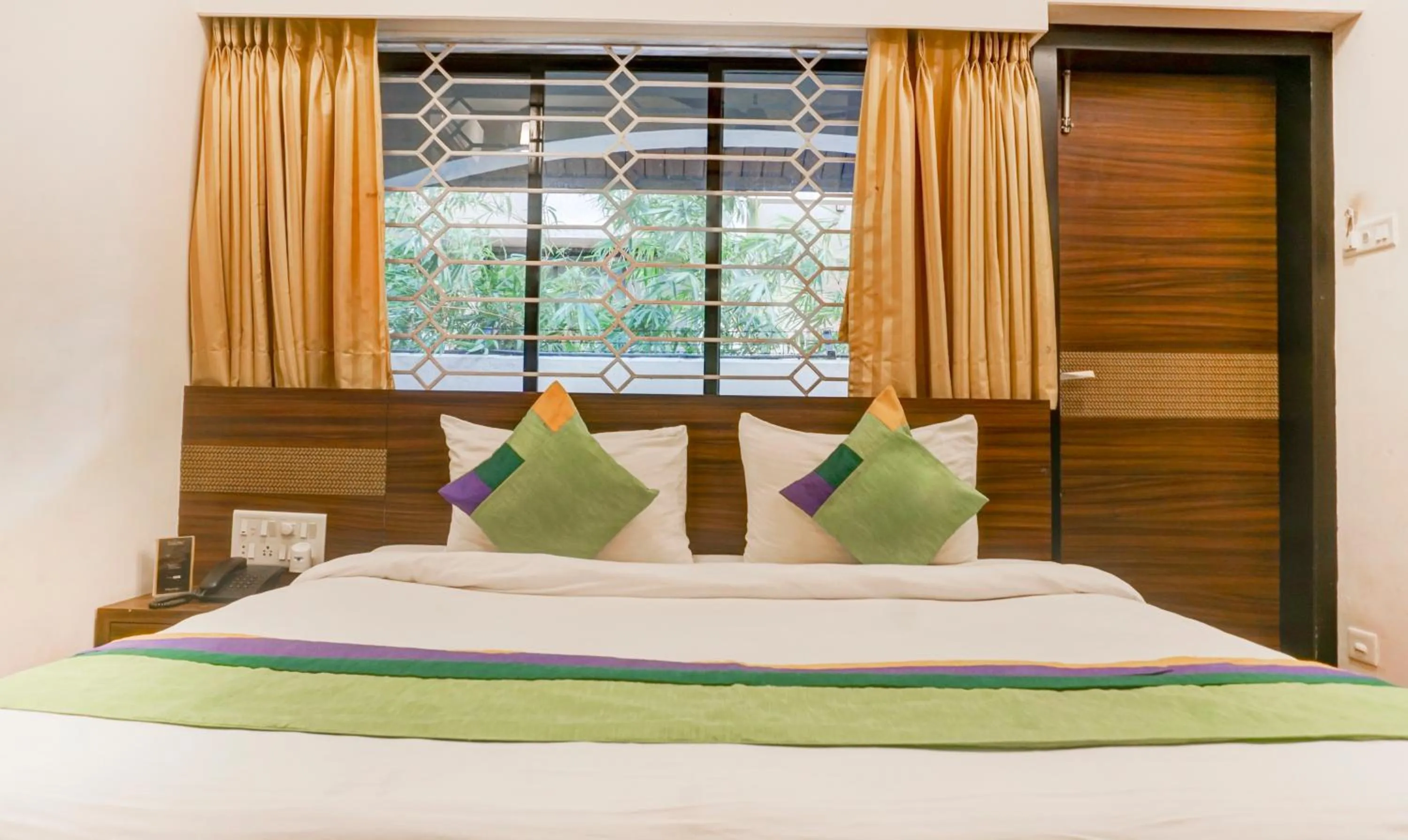 Bedroom, Bed in Treebo Five Elements, Lonavala