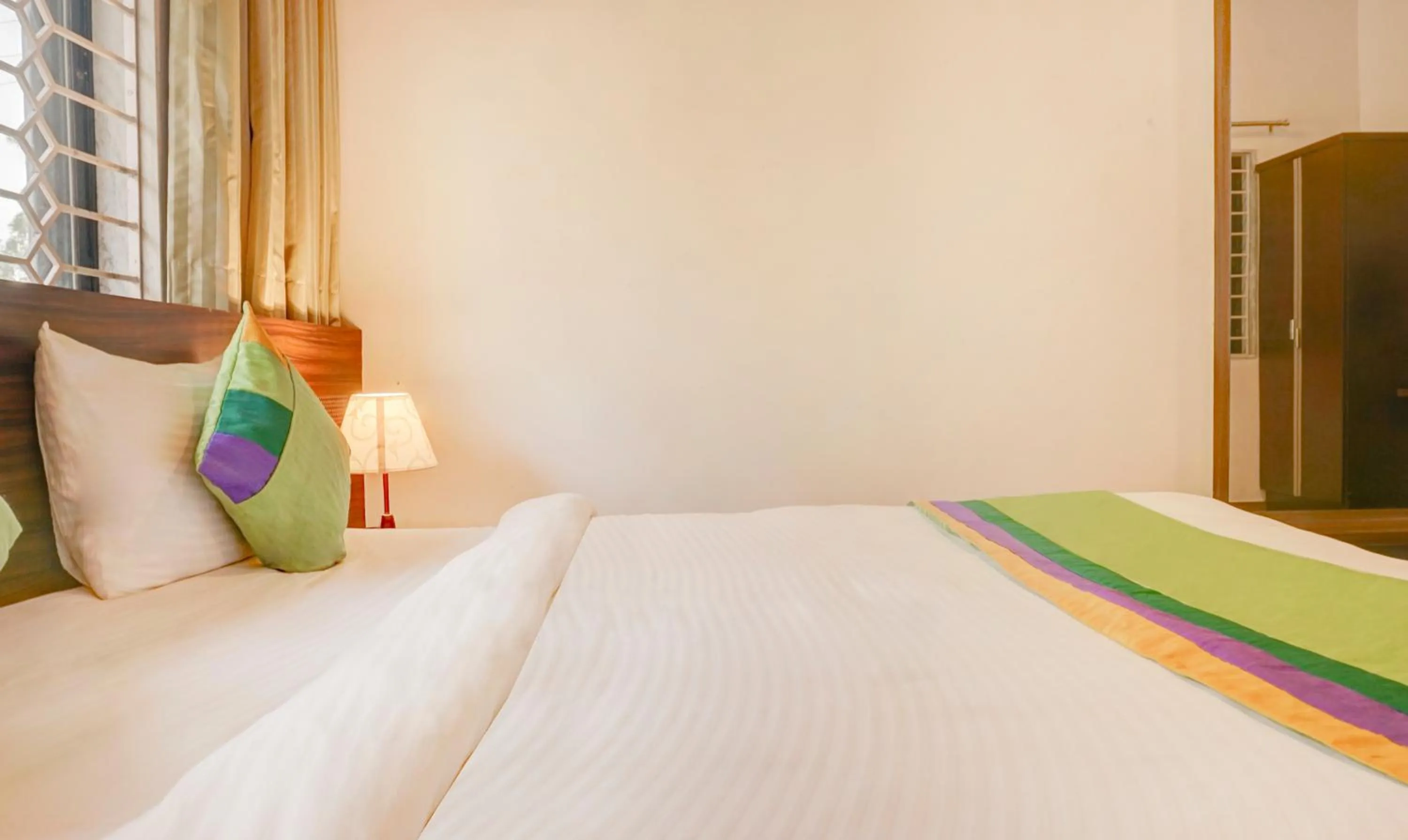 Bedroom, Bed in Treebo Five Elements, Lonavala