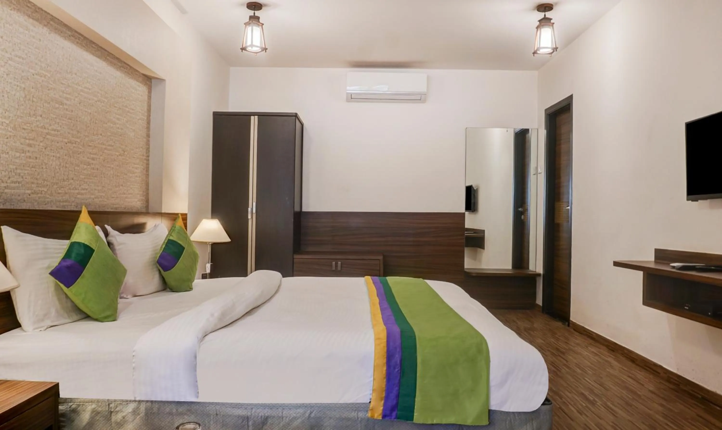 Bedroom, Bed in Treebo Five Elements, Lonavala