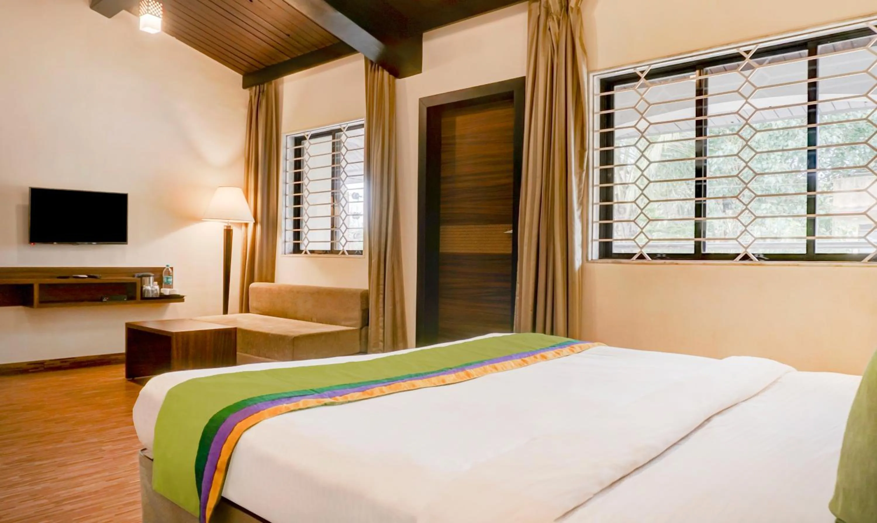 Bedroom, Bed in Treebo Five Elements, Lonavala