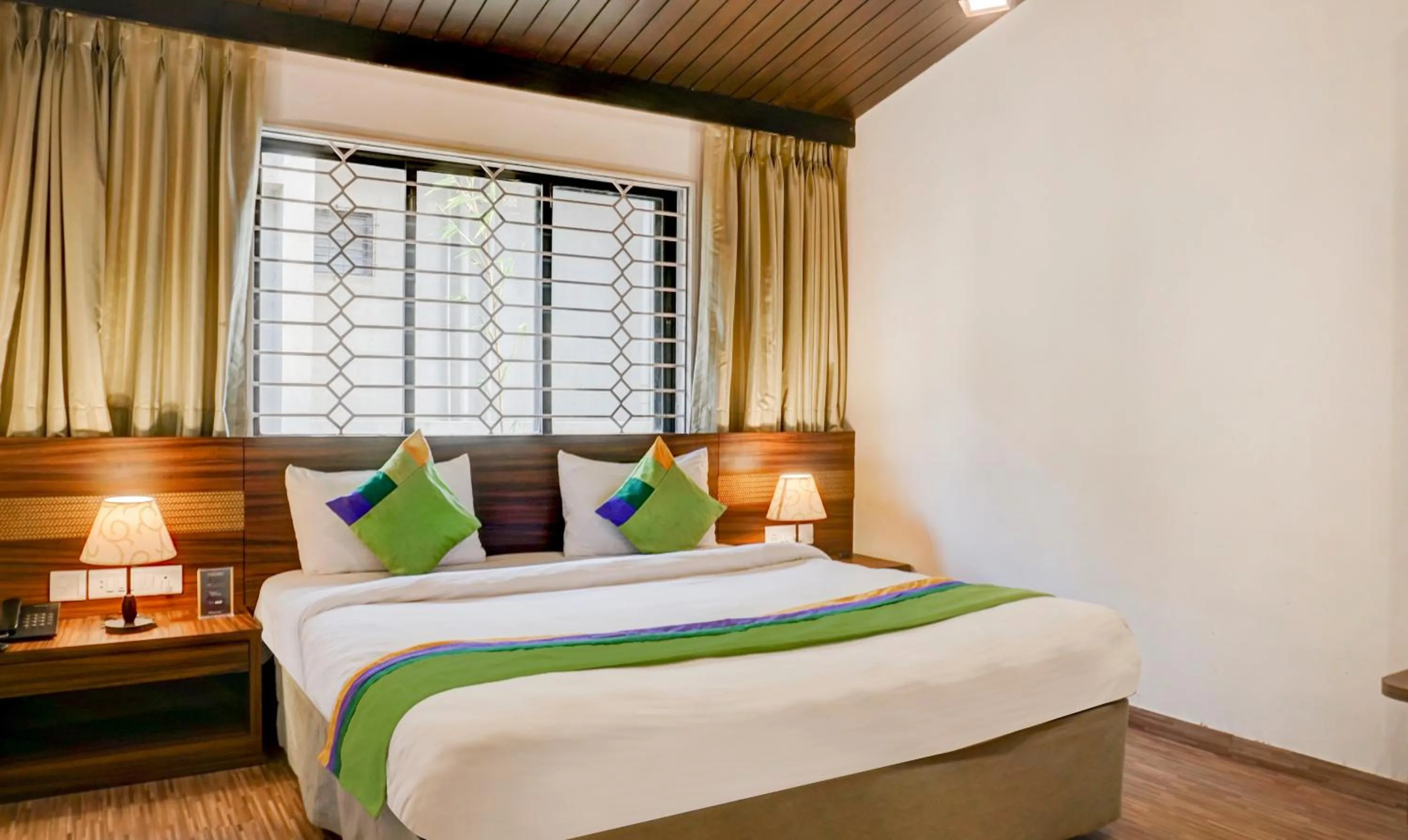 Bedroom, Bed in Treebo Five Elements, Lonavala