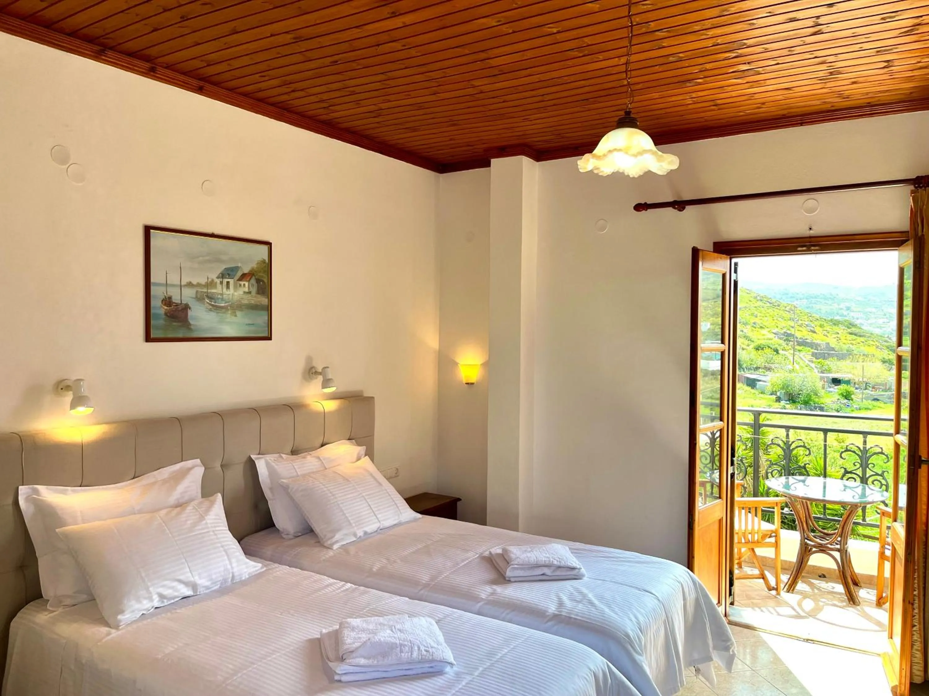 Photo of the whole room, Bed in Nicolas Studios