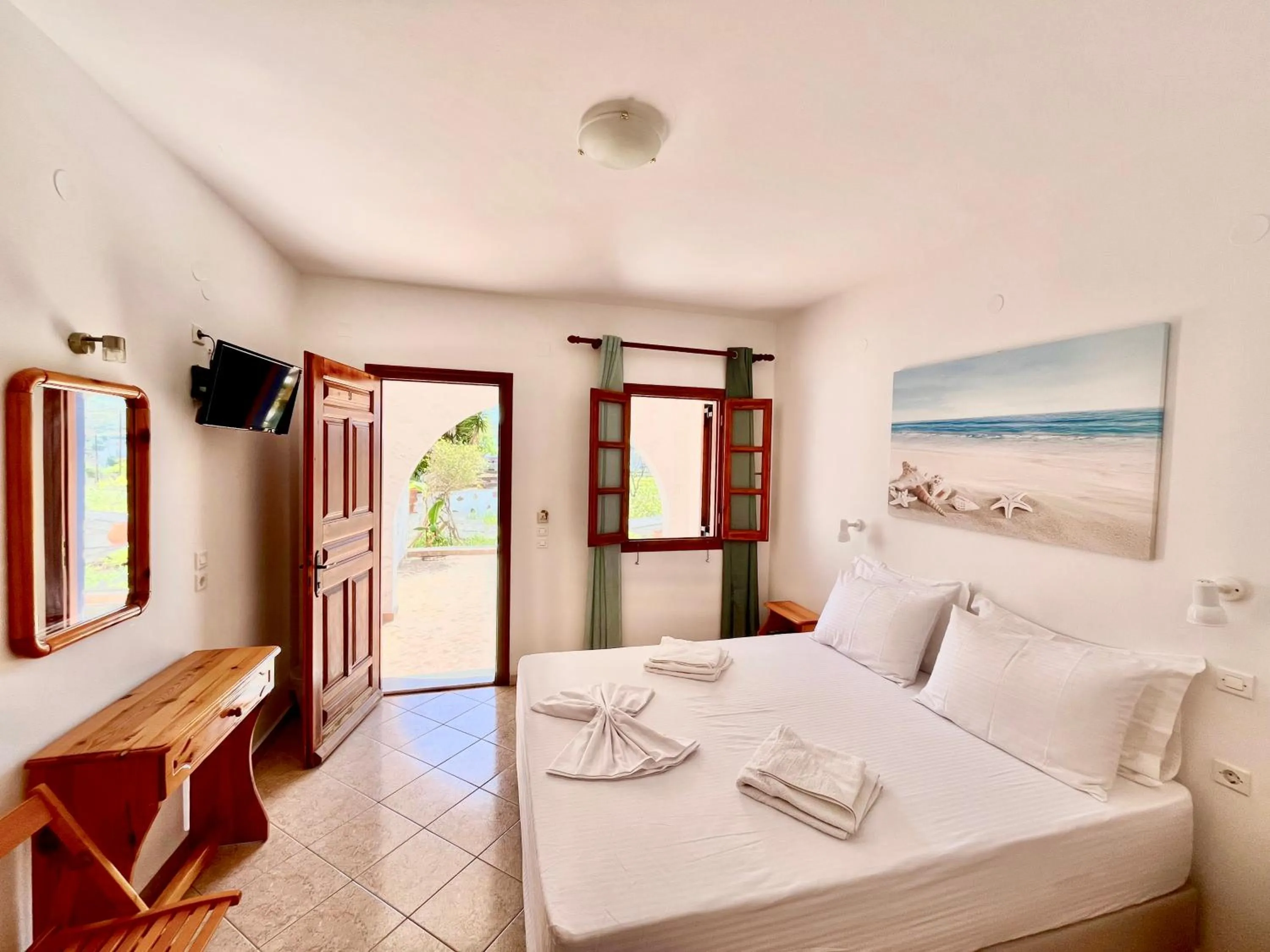 Photo of the whole room, Bed in Nicolas Studios