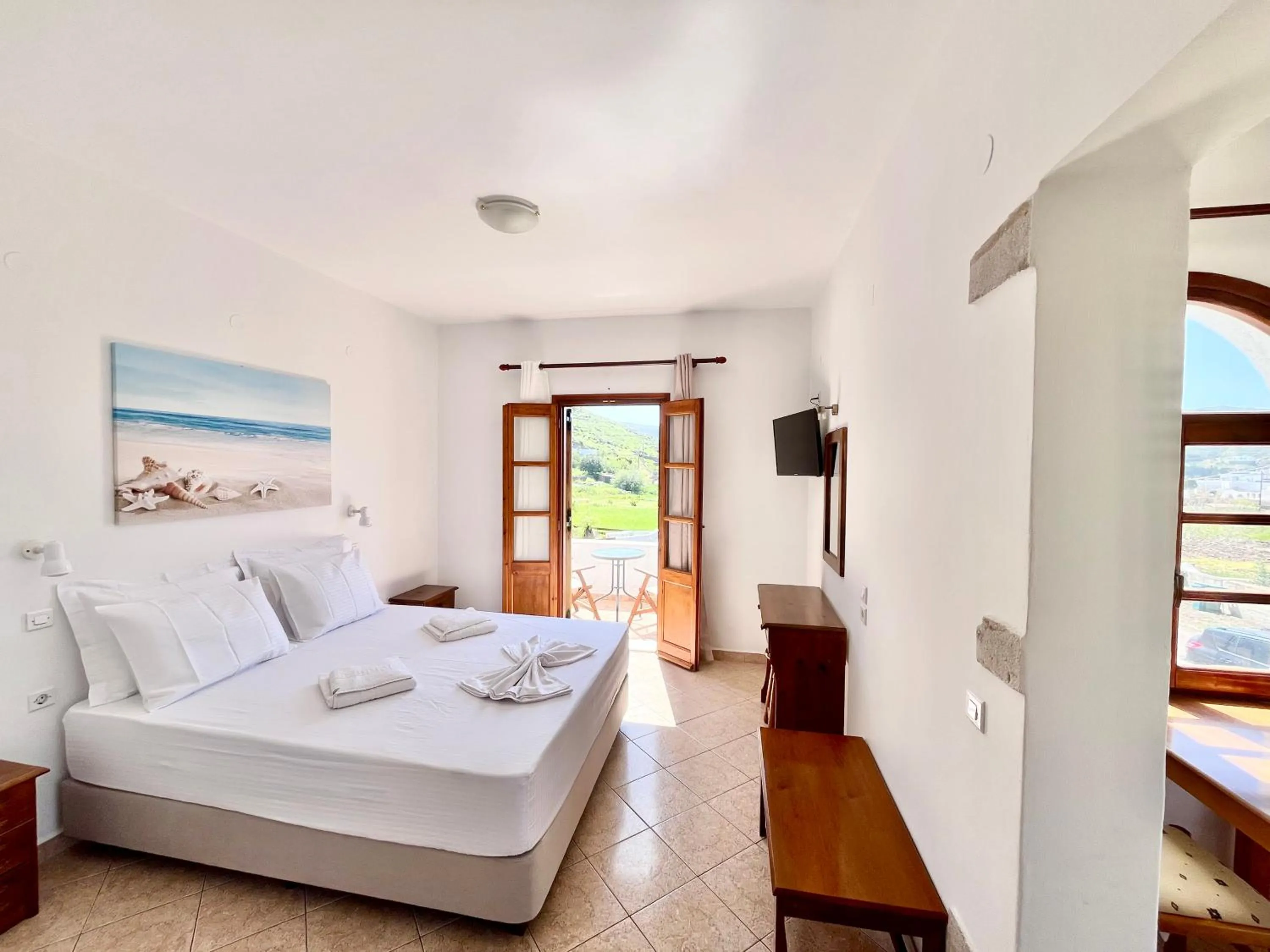 Photo of the whole room, Bed in Nicolas Studios